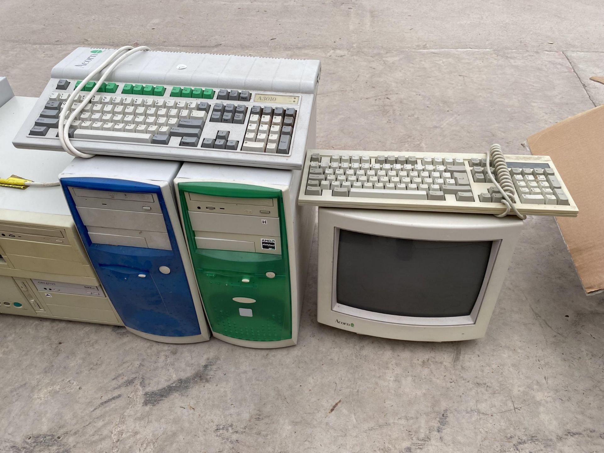 AN ASSORTMENT OF COMPUTER ITEMS TO INCLUDE TWO BASE UNITS, FOUR COMPUTER TOWERS AND A MONITOR ETC - Image 4 of 4