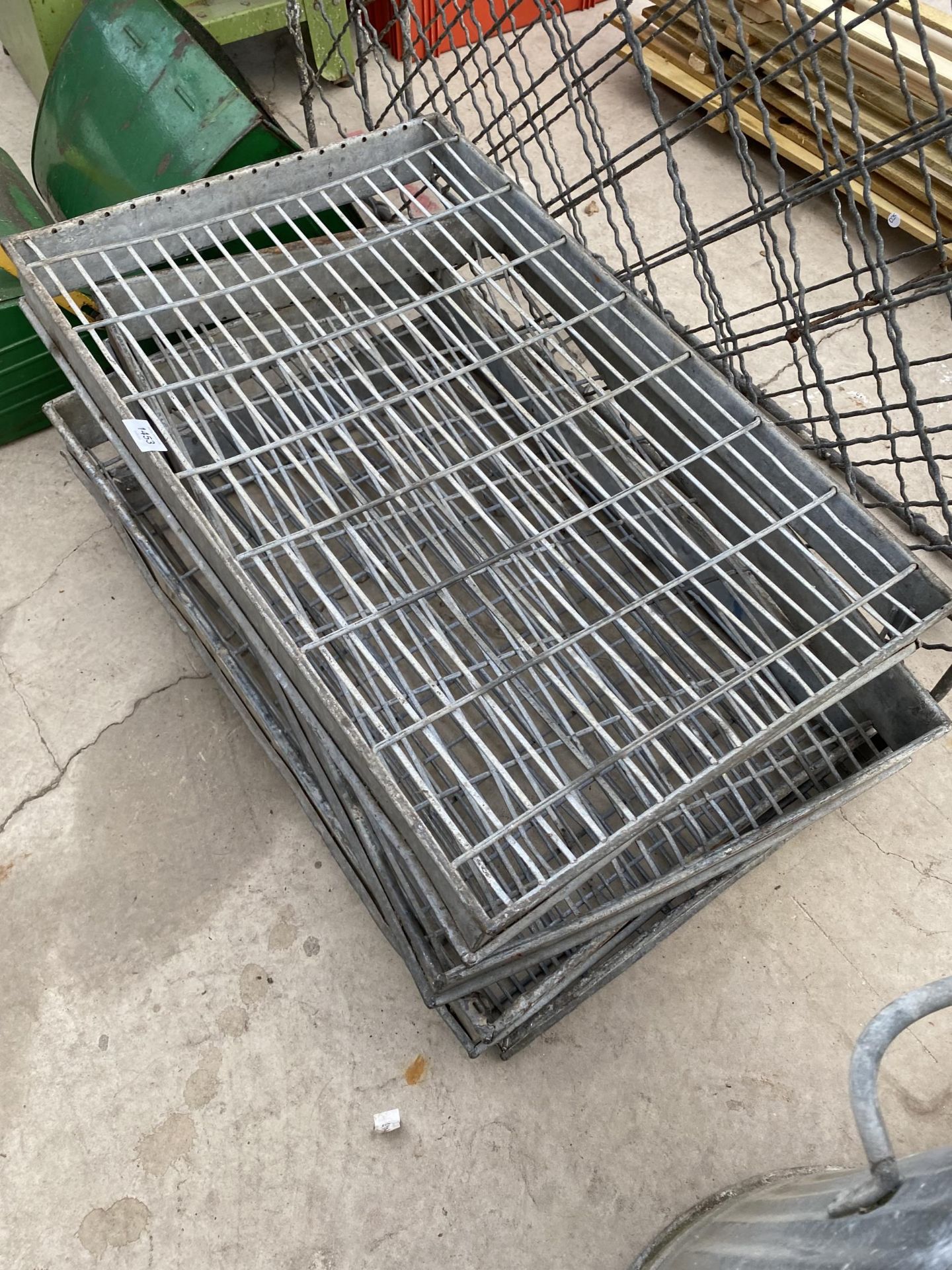 A VINTAGE GALVANISED WINE RACK AND FOUR GALVANISED GRATES - Image 3 of 5