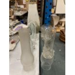 A QUANTITY OF GLASSWARE TO INCLUDE OIL LAMP CHIMNEYS, VINTAGE BOTTLES, JUG, VASES, ETC