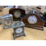 A QUANTITY OF VINTAGE MANTLE CLOCKSTO INCLUDE MAHOGANY CASED, METAL, BRASS, ETC