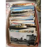 A COLLECTION OF VINTAGE POSTCARDS TO INCLUDE HOLIDAYS, PLACES OF INTEREST, ETC