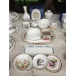 A COLLECTION OF CHINA ITEMS TO INCLUDE AYNSLEY 'COTTAGE GARDEN', WEDGWOOD PIN TRAYS, TRINKET DISH,