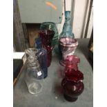 A QUANTITY OF COLOURED GLASSWARE TO INCLUDE CRANBERRY JUG, VASES, ETC
