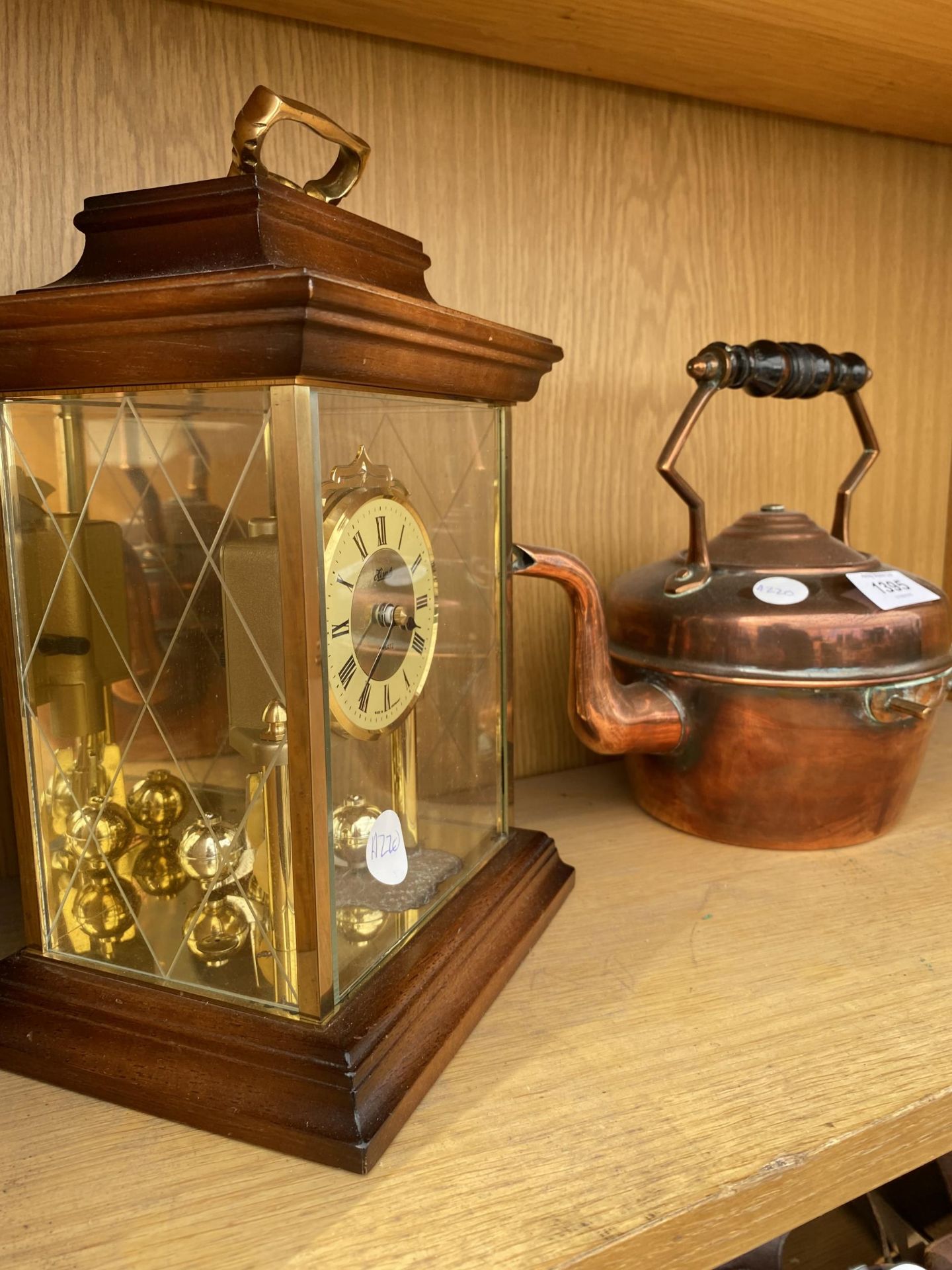 A COPPER KETTLE AND A MANTLE CLOCK - Image 2 of 2