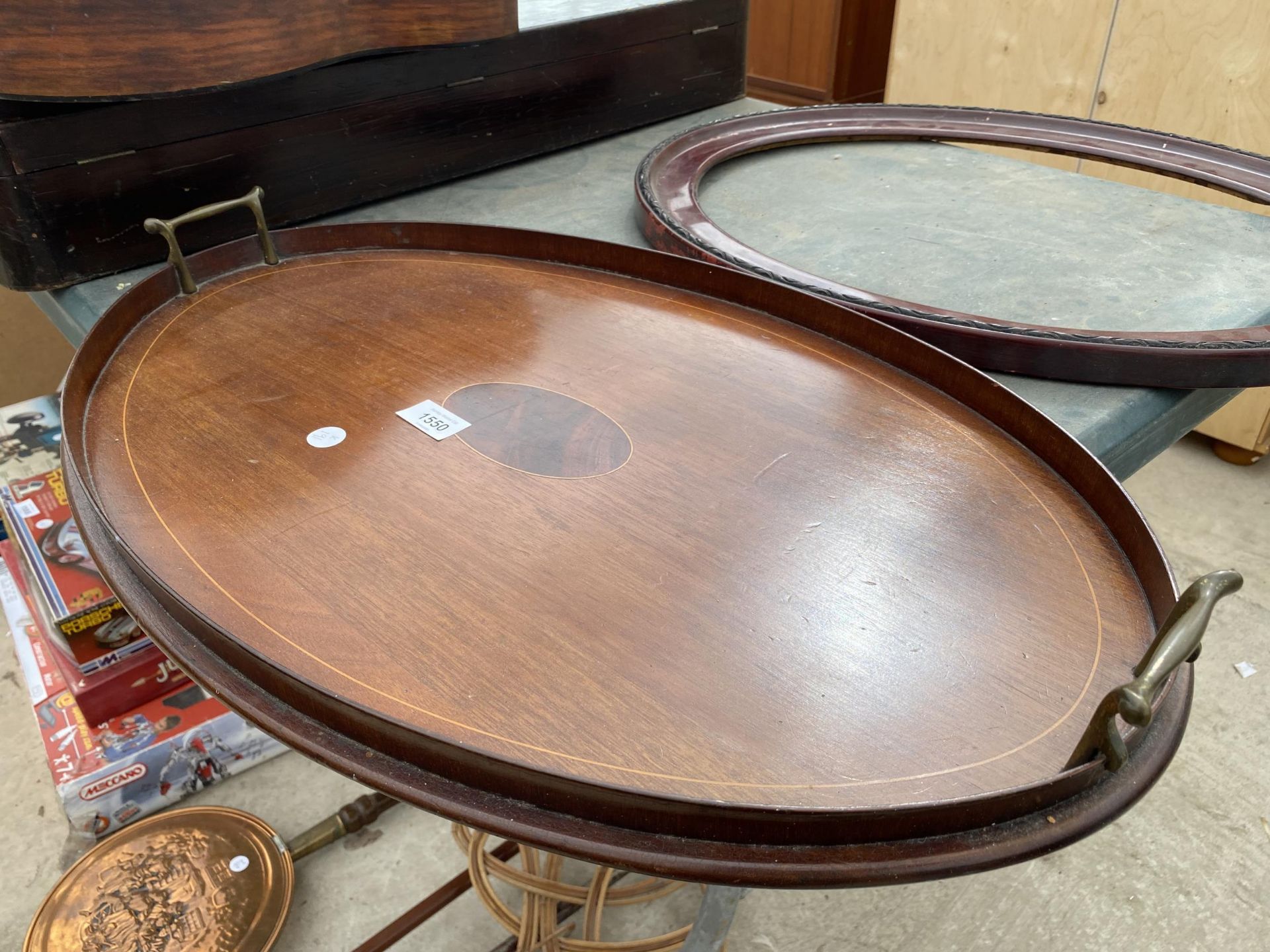 A MAHOGANY INLAID TRAY WITH BRASS HANDLES AND A FURTHER MAHOGANY PICTURE FRAME - Image 2 of 4