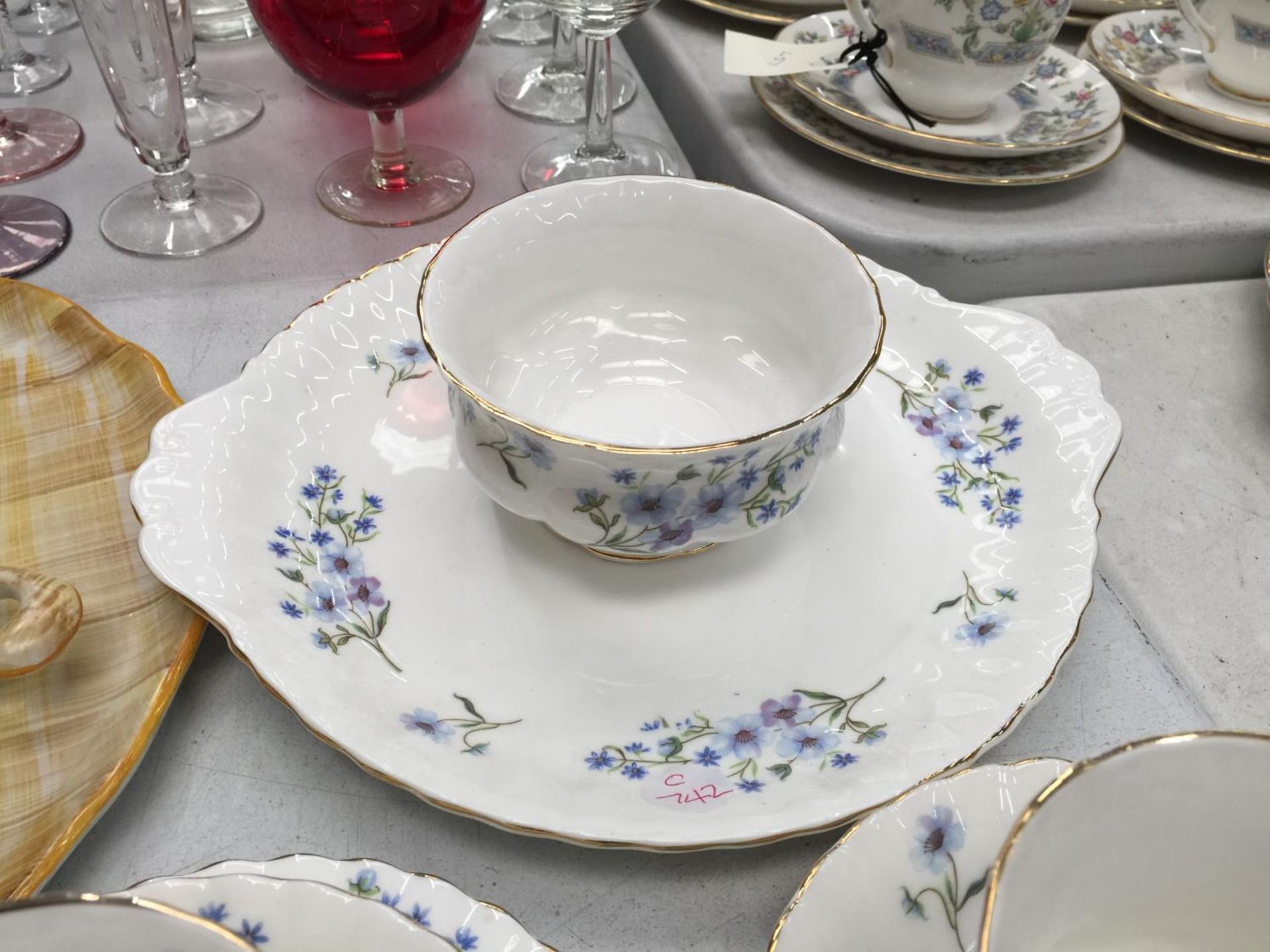 A RICHMOND 'BLUE ROCK' CHINA TEASET TO INCLUDE CUPS, SAUCERS, SIDE PLATES, SANDWICH PLATE CREAM - Image 5 of 6