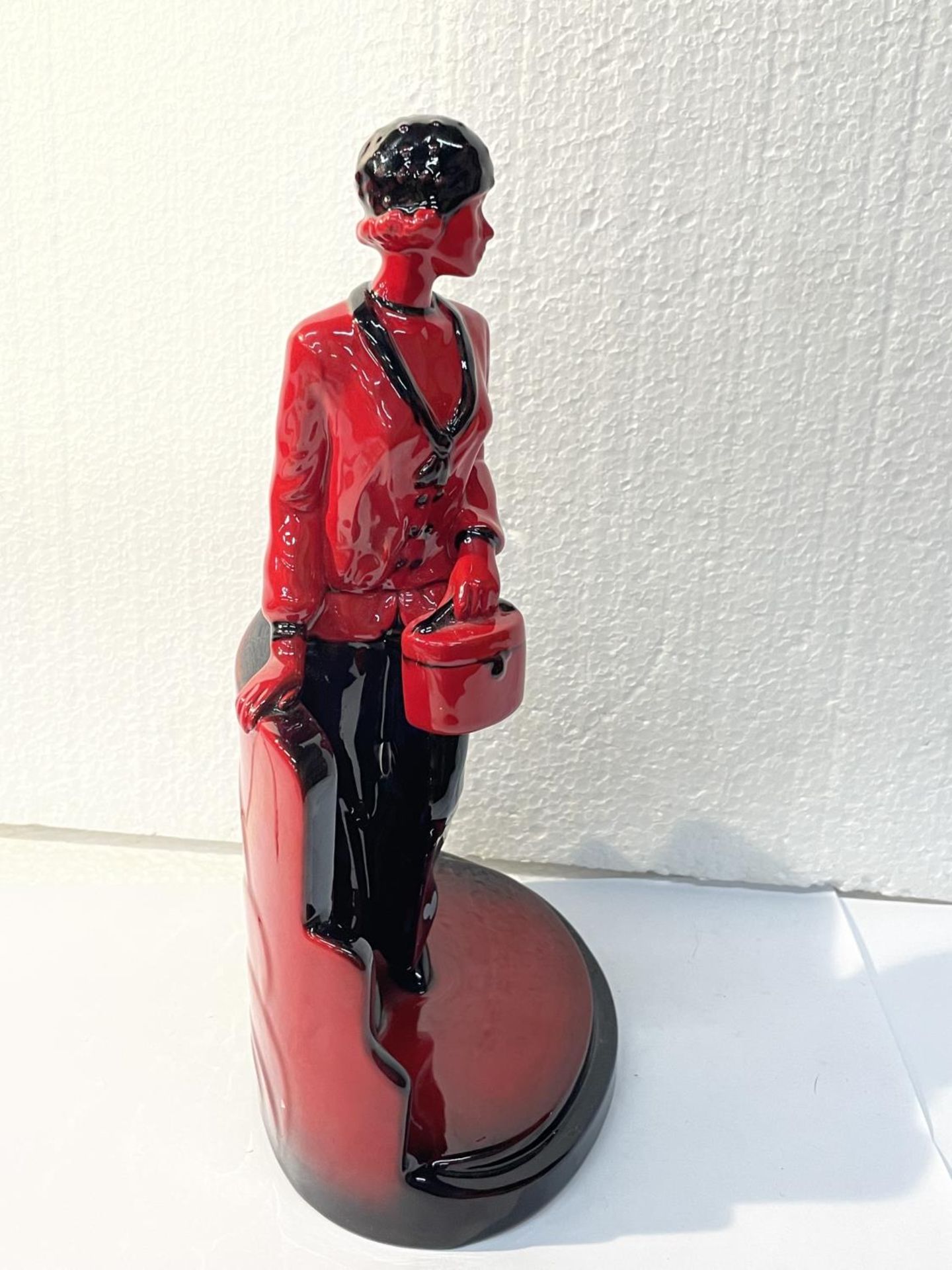 A PEGGY DAVIES RUBY FUSION ART DECO FIGURINE - 26 CM IN HEIGHT - Image 2 of 5