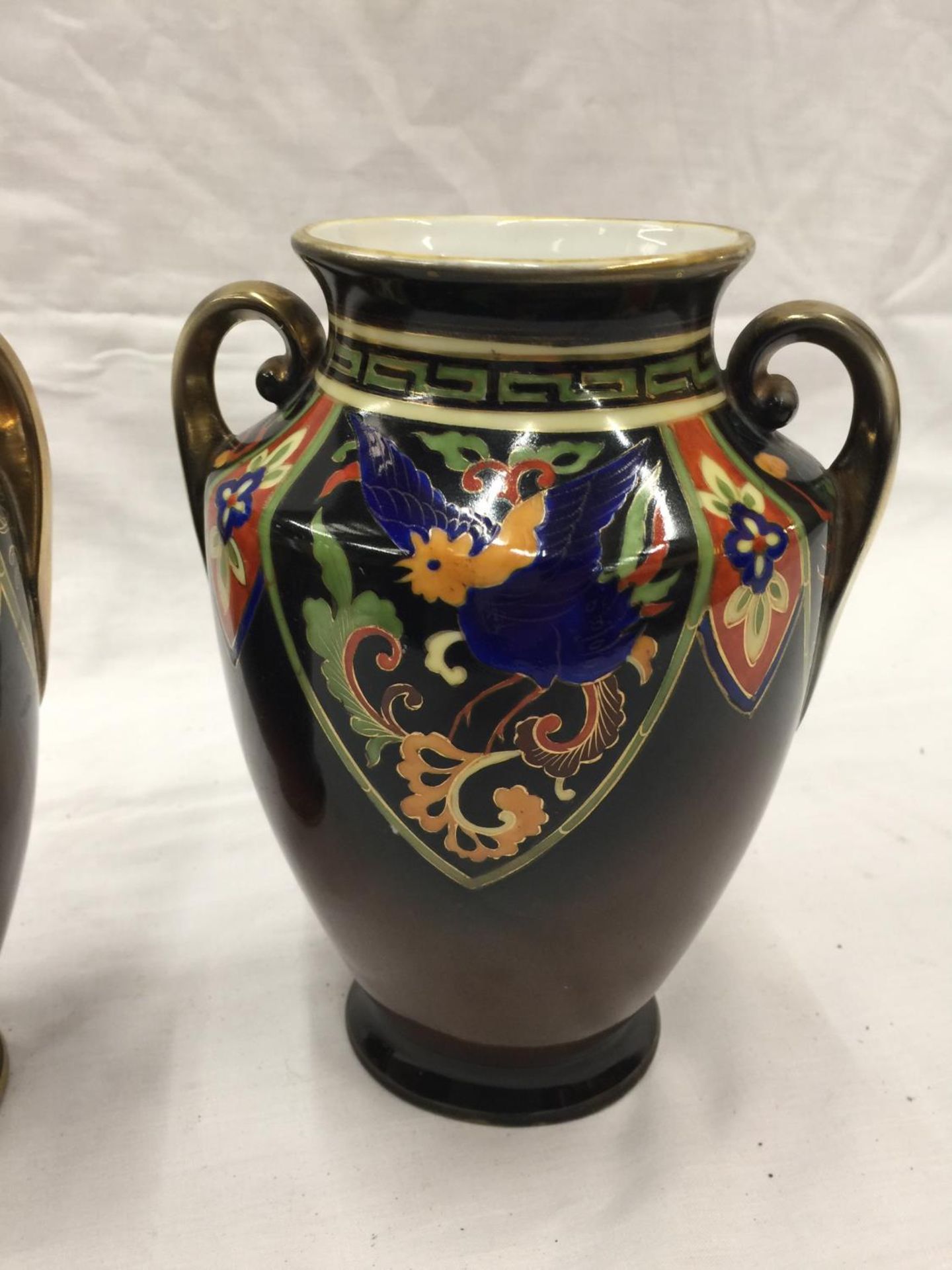 A PAIR OF HAND PAINTED NORITAKE VASES WITH GILT EDGING AND BIRD DESIGN TO FRONT H: 20CM - Image 3 of 8