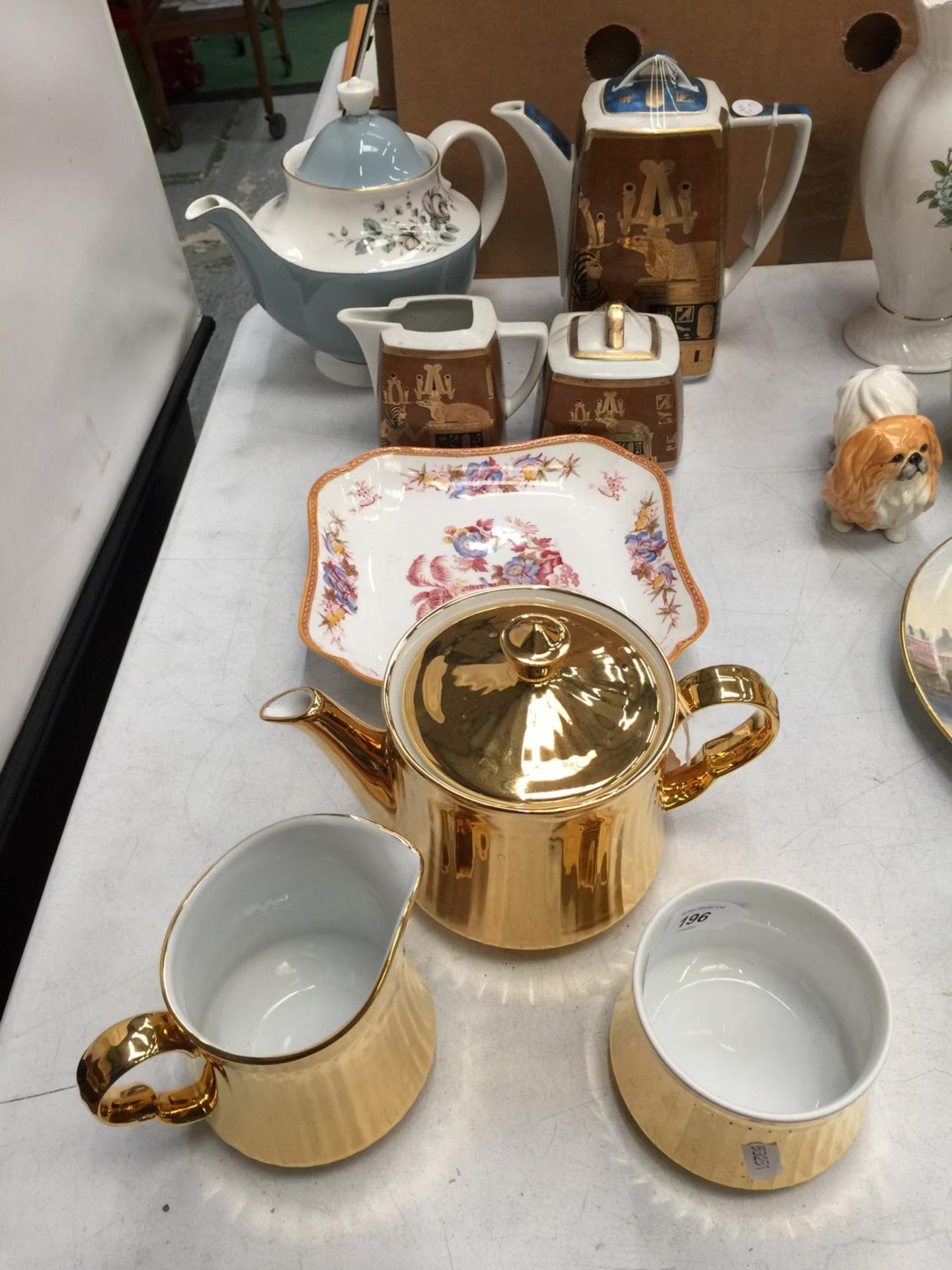 A COLLECTION OF ITEMS TO INCLUDE AN EGYPTIAN COFFEE POT, CREAM JUG AND SUGAR BOWL, ROYAL WORCESTER