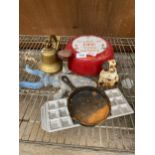 AN ASSORTMENT OF ITEMS TO INCLUDE A FIRE BELL, A BRASS WALL BELL AND A CAST DOG DOOR STOP ETC