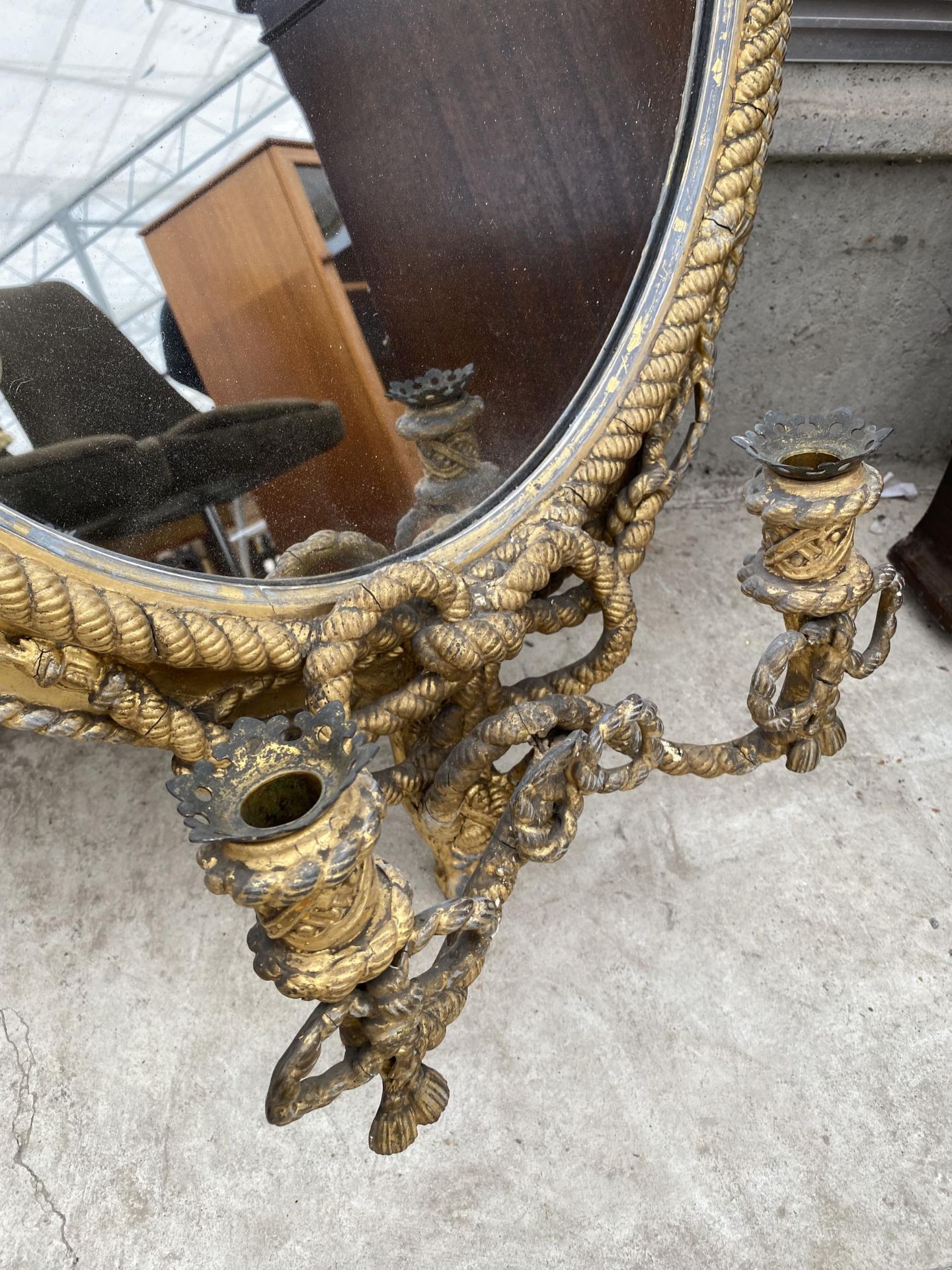 AN ELABORATE VICTORIAN GILT FRAMED MIRROR WITH ROPE DESIGN AND LOWER CANDLE HOLDERS - Image 3 of 6