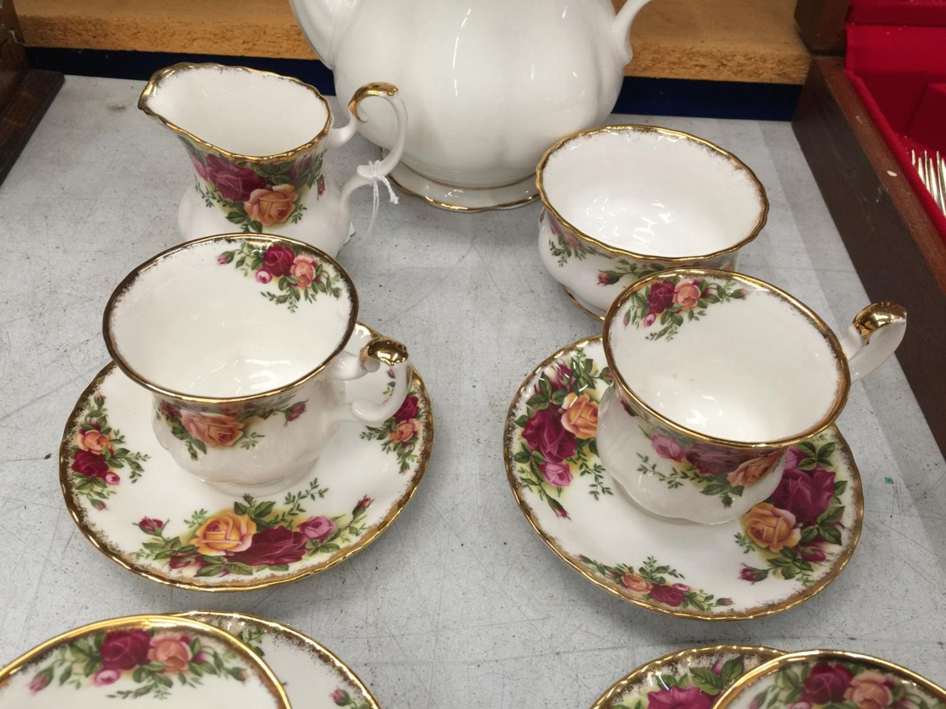 A ROYAL ALBERT OLD COUNTRY ROSES COFFEE SET TO INCLUDE CUPS AND SAUCERS, A COFFEE POT, CREAM JUG AND - Image 6 of 16