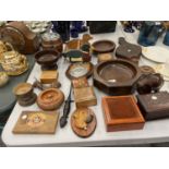 A LARGE QUANTITY OF TREEN ITEMS TO INCLUDE BOWLS, 'DUCK' CONTAINER, BOXES, SHIELD, BELLOWS, ETC