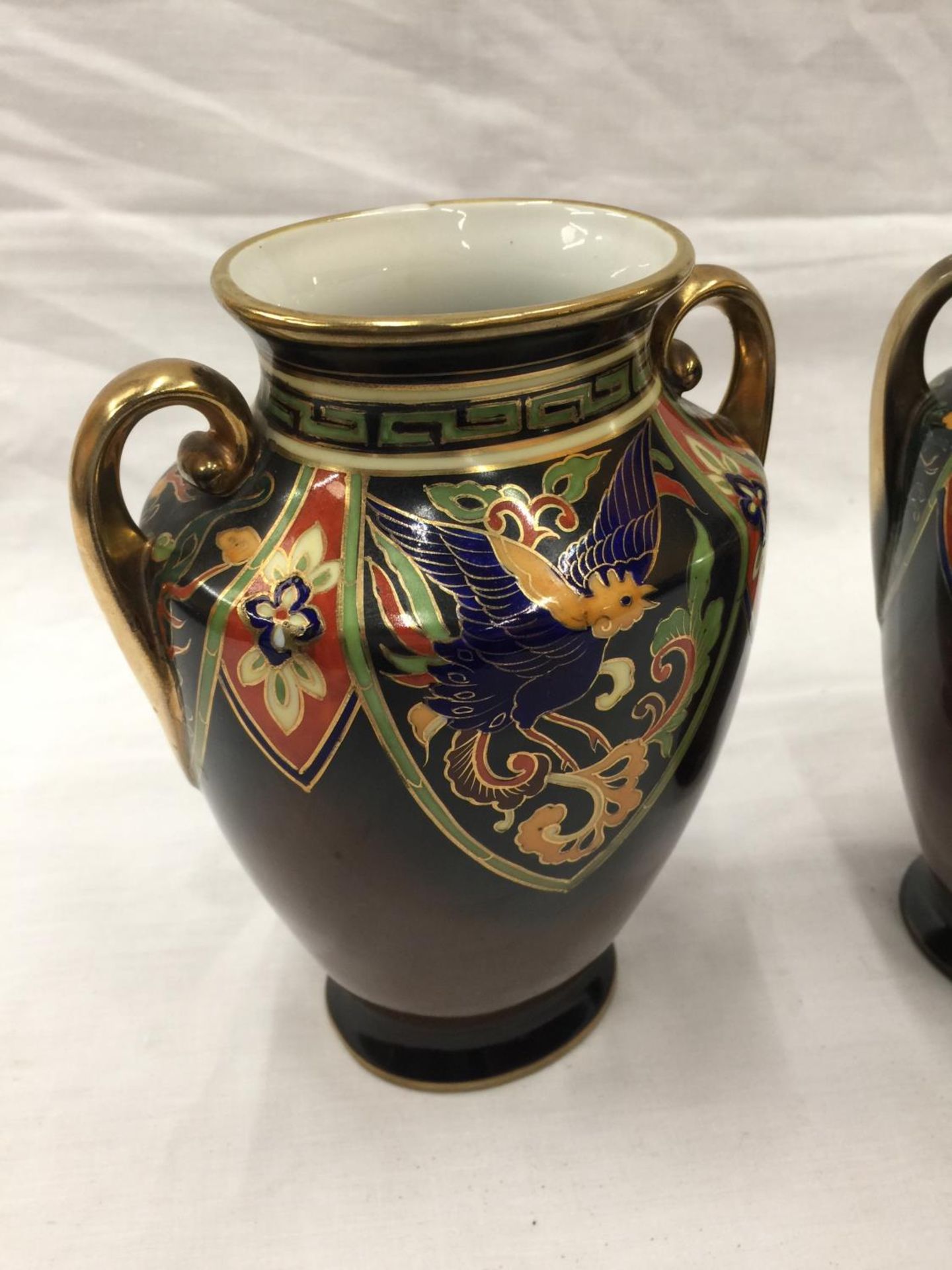A PAIR OF HAND PAINTED NORITAKE VASES WITH GILT EDGING AND BIRD DESIGN TO FRONT H: 20CM - Image 2 of 8