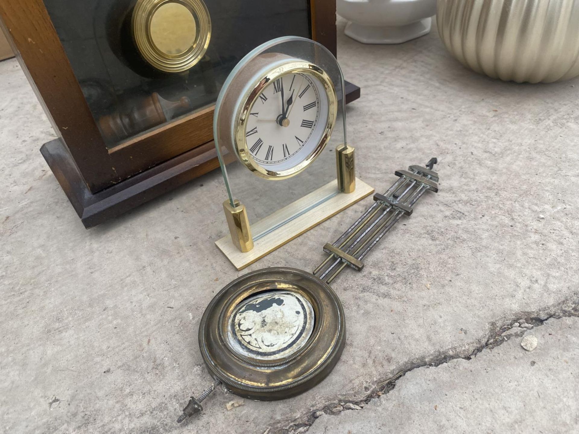 A DECORATIVE WALL CLOCK AND A FURTHER SMALL MANTLE CLOCK - Image 3 of 3