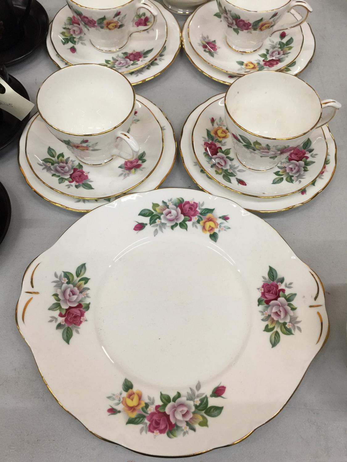 A DUCHESS 'VICTORIA' CHINA TEA SET TO INCLUDE CAKE PLATE, CREAM JUG, SUGAR BOWL, CUPS, SAUCERS AND - Image 4 of 4