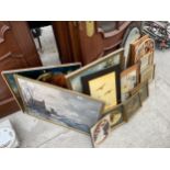 AN ASSORTMENT OF FRAMED PRINTS AND PICTURES