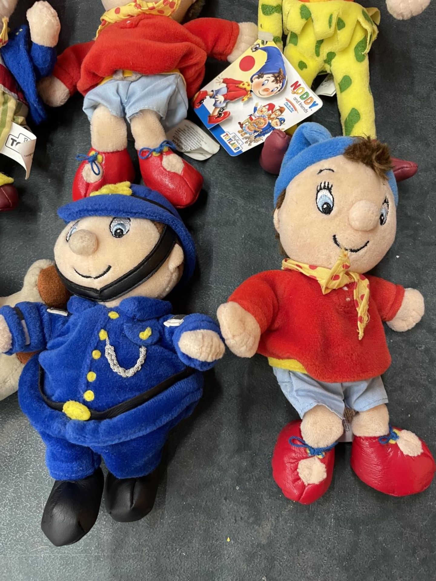 EIGHT BLYTONS TOYLAND SOFT FIGURES TO INCLUDE NODDY, BIG EARS, SLY, PLOD ETC - Image 3 of 5