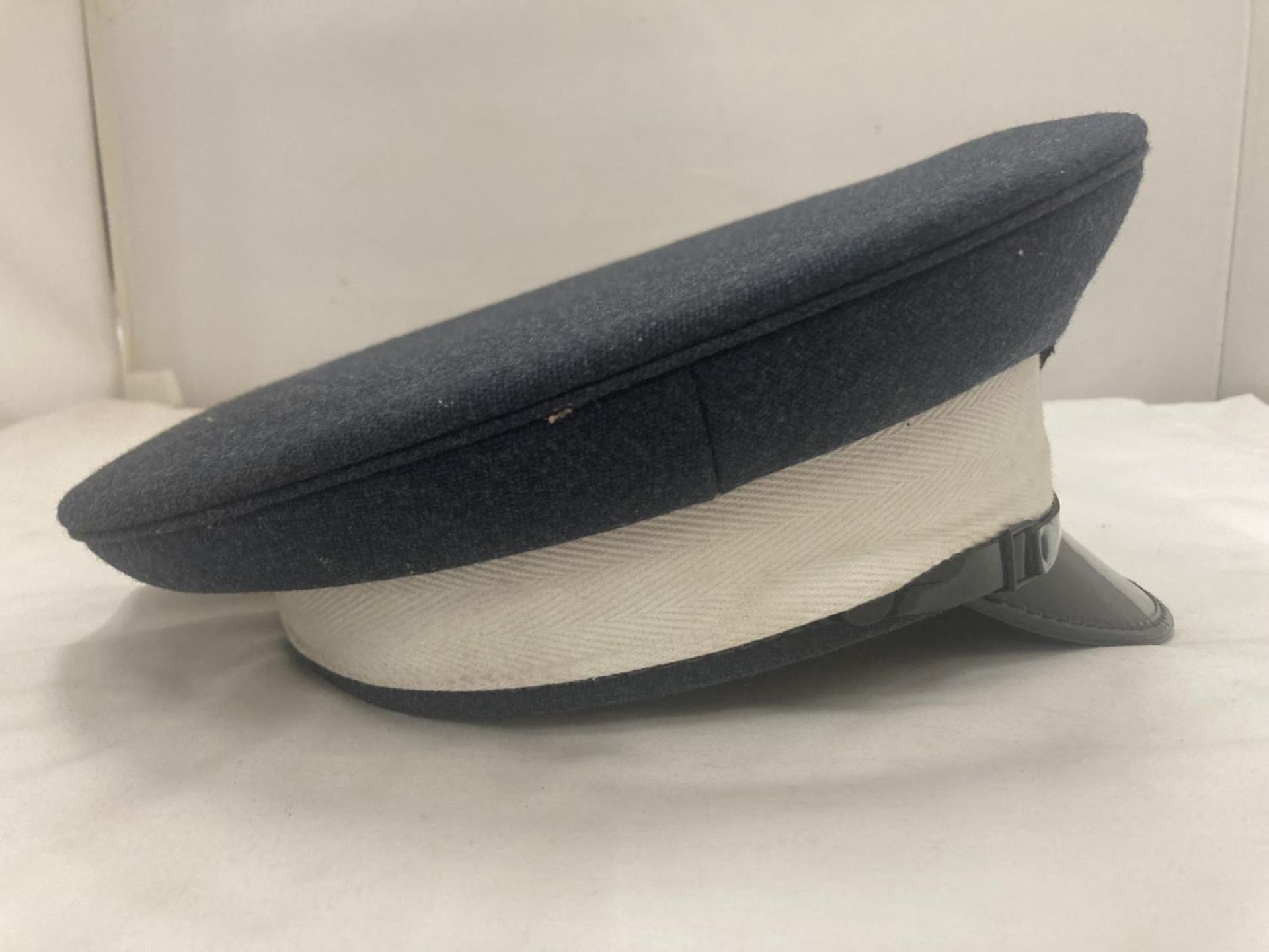AN R. A. F. MILITARY PEAKED CAP - Image 4 of 6