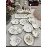A QUANTITY OF AYNSLEY 'WILD TUDOR' AND 'LITTLE SWEETHEART' CHINA TO INCLUDE PLATES, DISHES, BOWLS, A