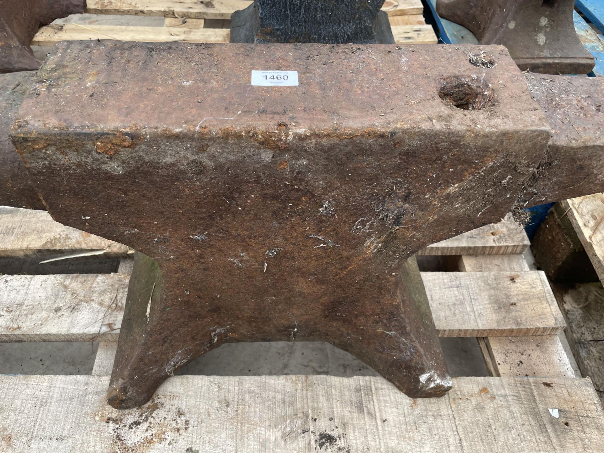 A VINTAGE BLACKSMITHS ANVIL LENGTH 97CM - Image 2 of 3