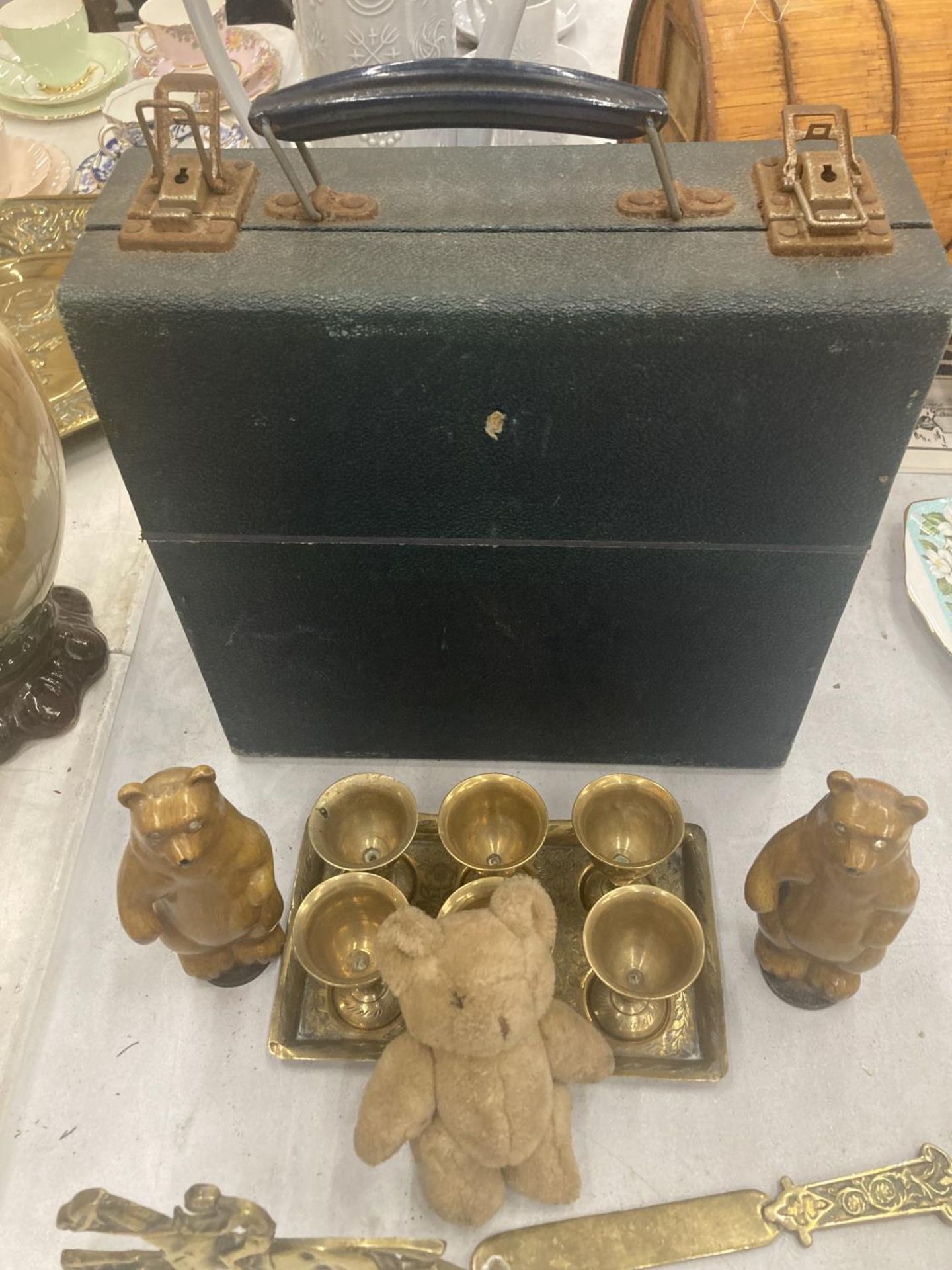 A VINTAGE BLUE CASE TO INCLUDE A BRASS TRAY CONTAINING SIX SMALL GOBLETS, HORSE PLAQUE, CARVED - Image 5 of 5