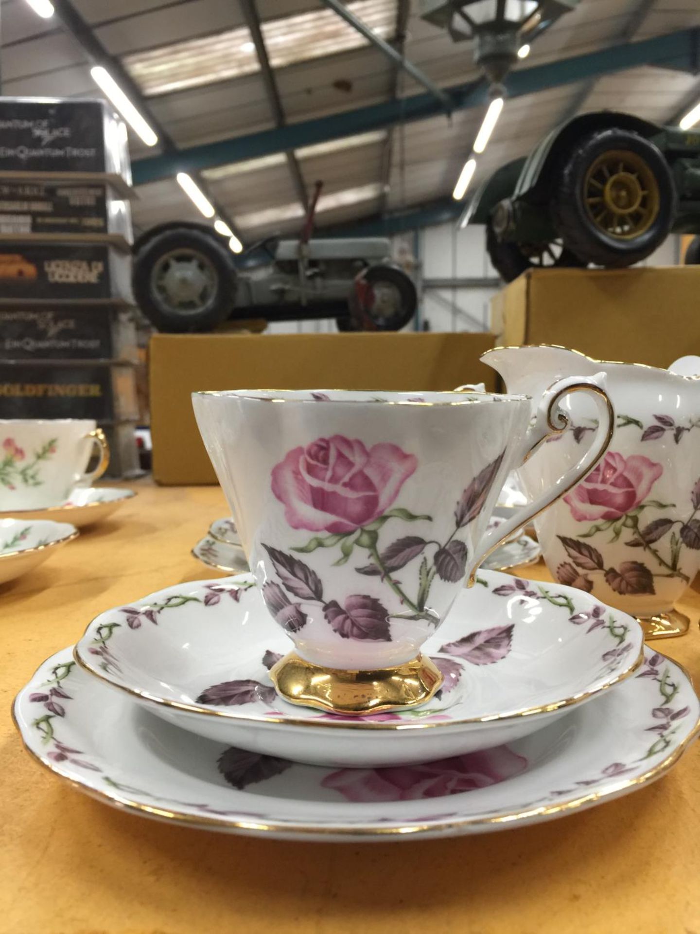 A ROYAL STANDARD 'ROSE MAXI' TEASET TO INCLUDE A CAKE PLATE, CREAM JUG, SUGAR BOWL, FIVE CUPS, - Image 2 of 4