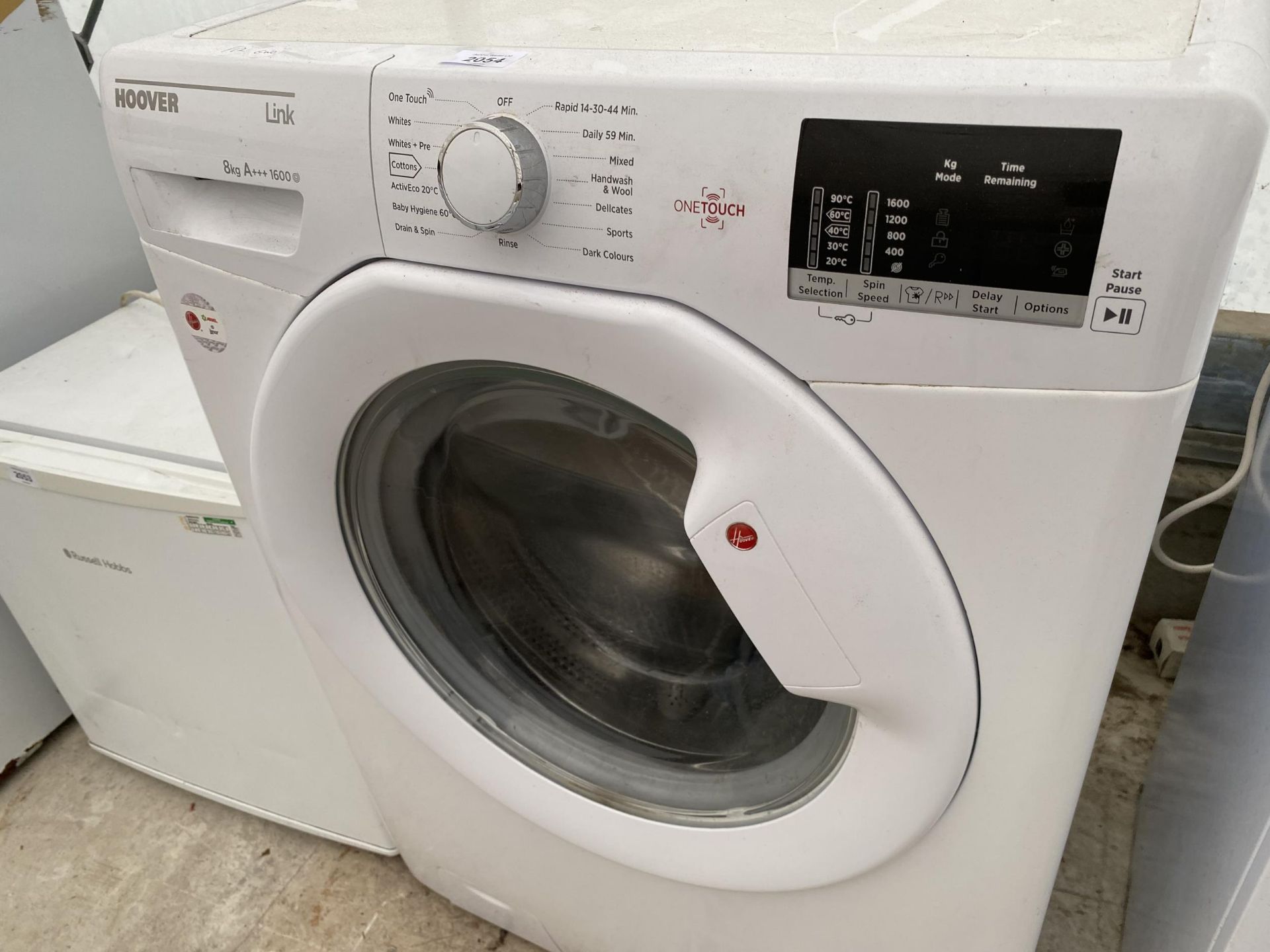 A WHITE HOOVER 8KG WASHING MACHINE BELIEVED IN WORKING ORDER BUT NO WARRANTY - Image 2 of 3