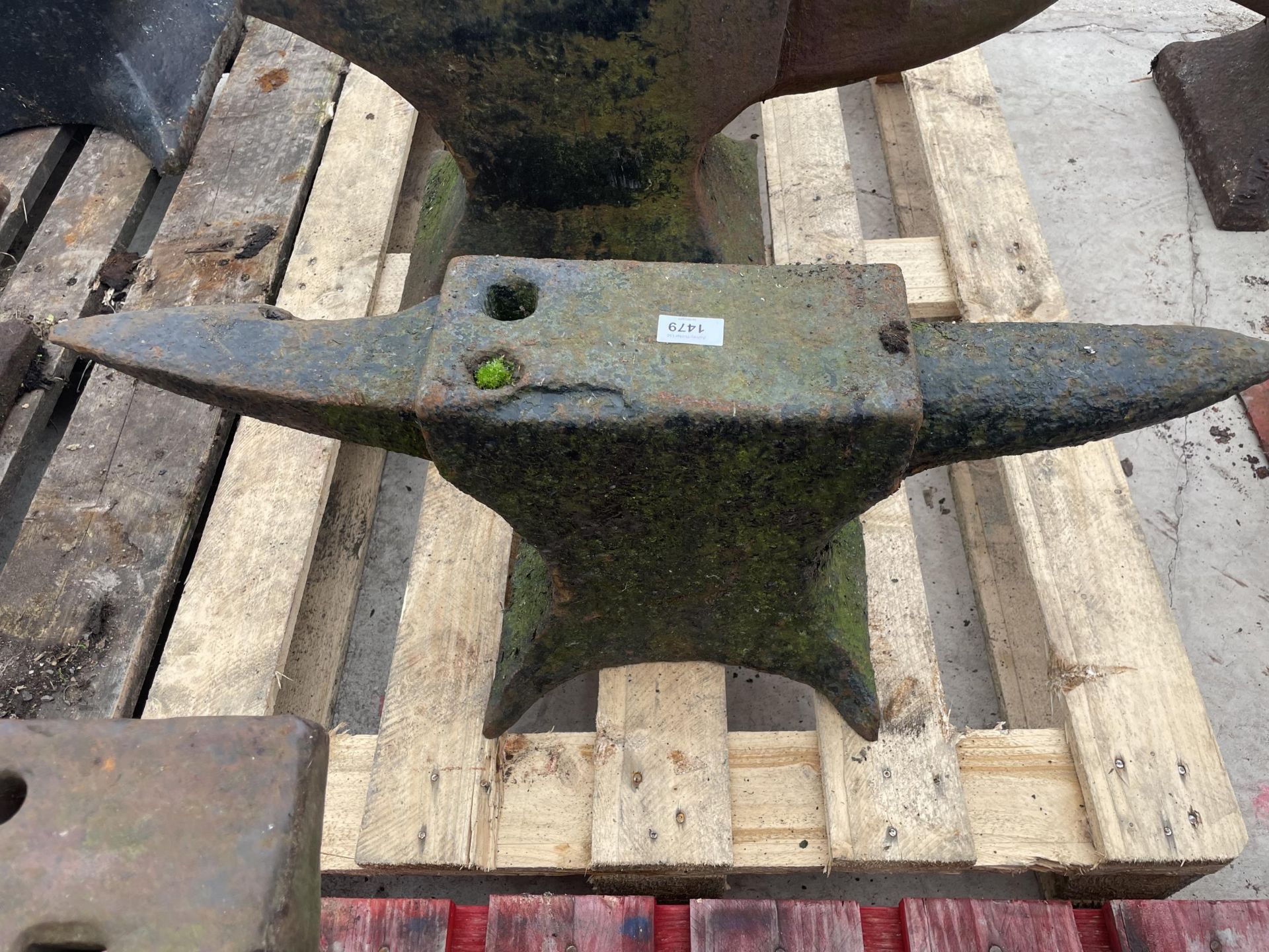 A VINTAGE BLACKSMITHS ANVIL LENGTH 73CM - Image 3 of 3