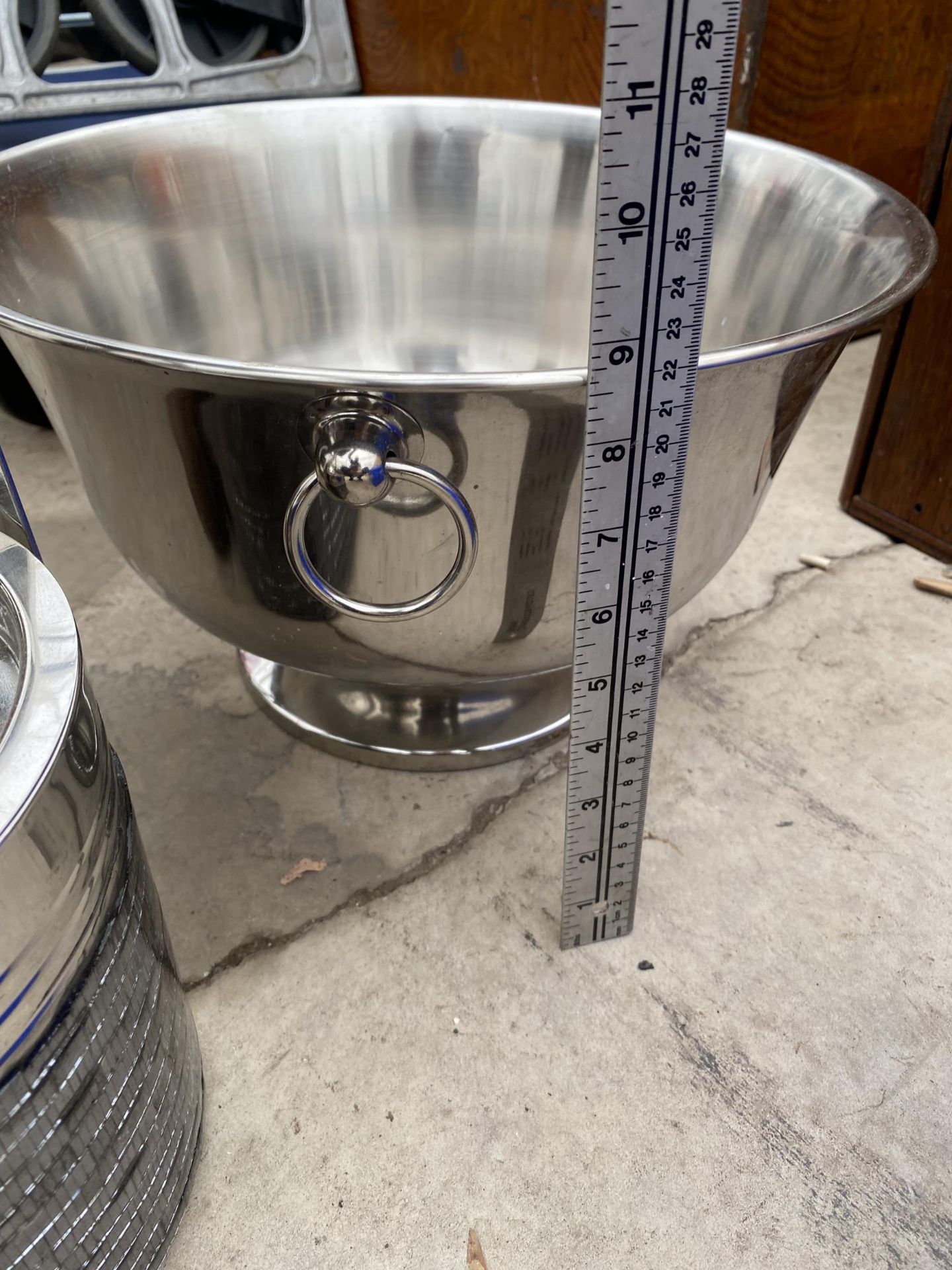 A LARGE ALUMINIUM BOWL AND A METAL ICE BUCKET - Image 3 of 5