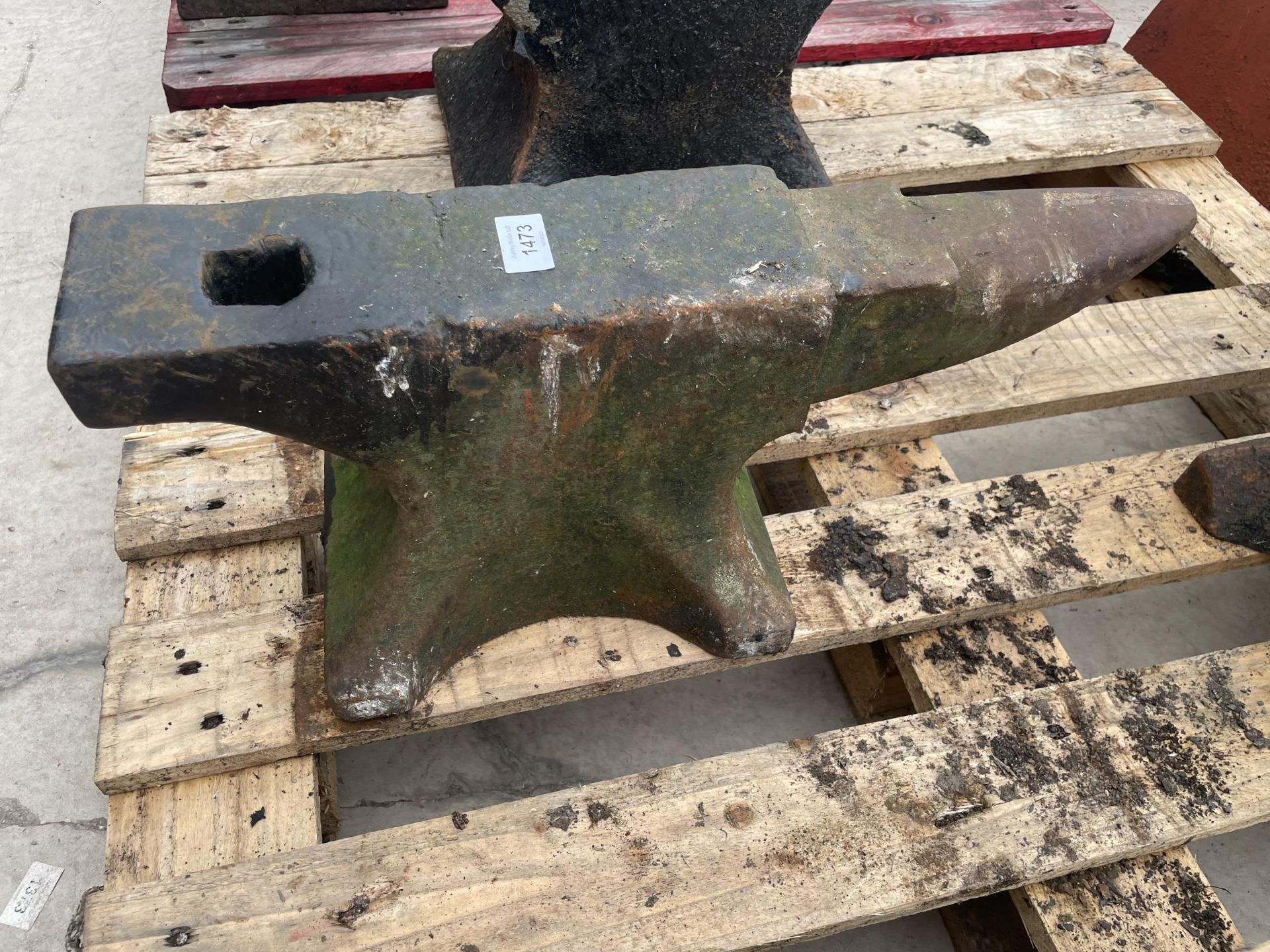 A VINTAGE BLACKSMITHS ANVIL LENGTH 53CM