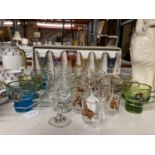 A QUANTITY OF VINTAGE GLASSES TO INCLUDE A BOXED SET OF WINE GLASSES WITH VENICE SCENES PLUS HORSE