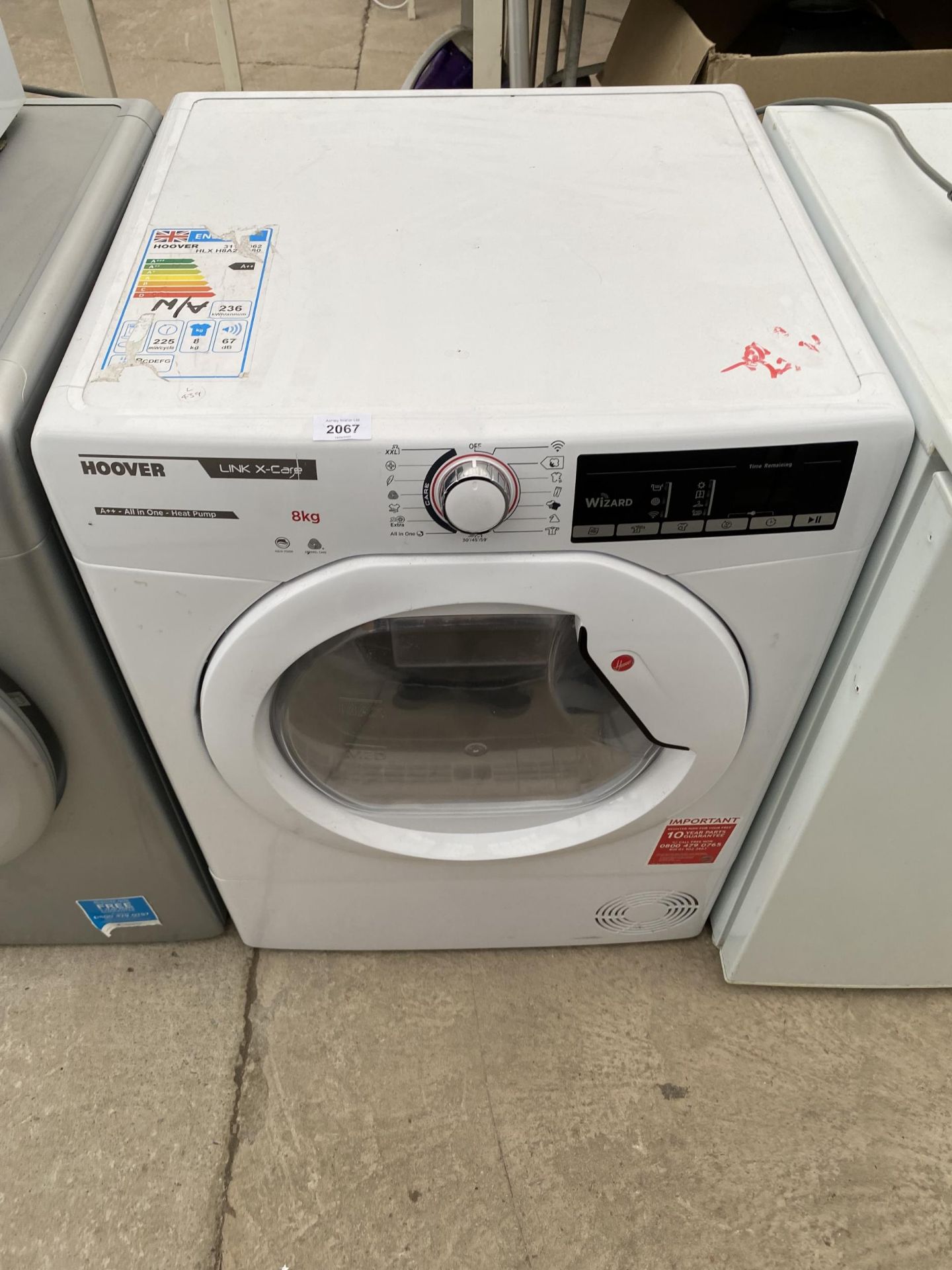 A WHITE HOOVER 8KG TUMBLE DRYER