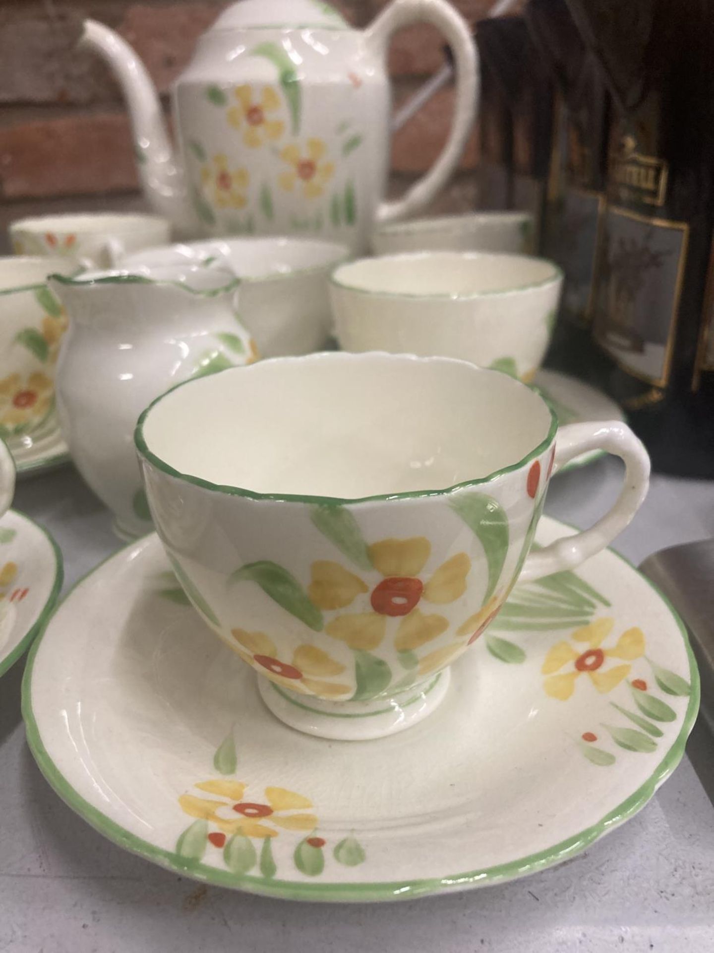 A SUTHERLAND COFFEE SET IN A DELICATE YELLOW WITH FLORAL DECORATION TO INCLUDE A COFFEE POT, CREAM - Image 2 of 5
