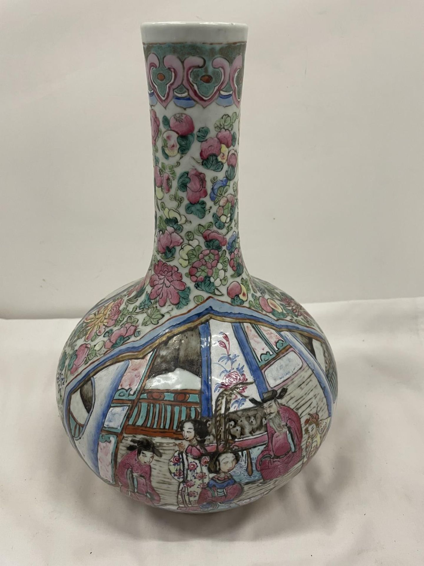 A CANTON HANDPAINTED BULBOUS VASE