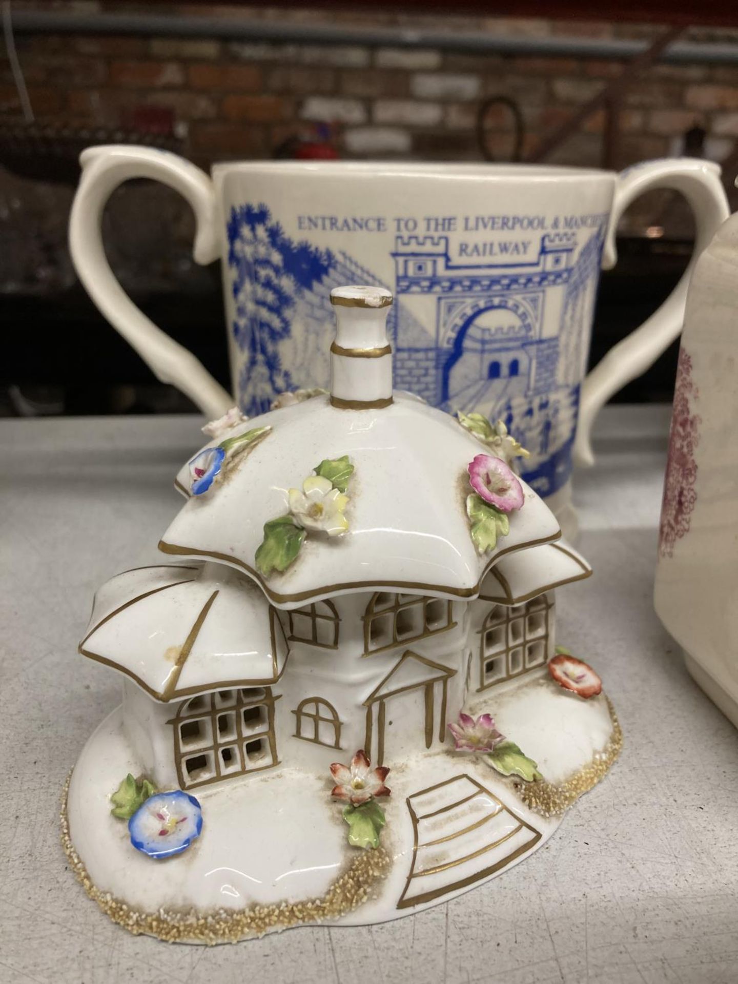 A QUANTITY OF CERAMIC ITEMS TO INCLUDE A MASON'S JUG, LIVERPOOL AND MANCHESTER TWIN HANDLED MUG, - Image 2 of 7