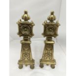 A PAIR OF BRASS FIRE DOGS