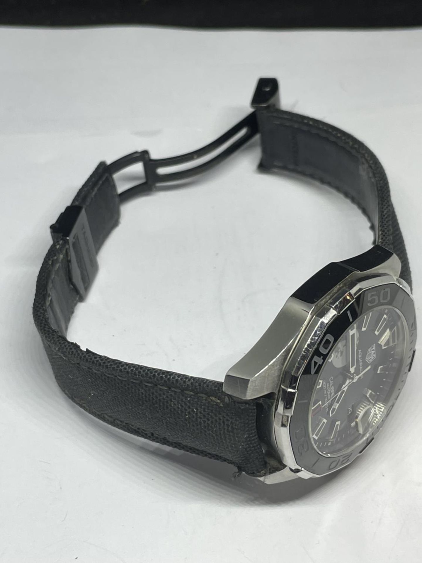 A TAG HEUER AQUARACER CALIBRE 5 AUTOMATIC WRIST WATCH SEEN WORKING BUT NO WARRANTY - Image 5 of 8