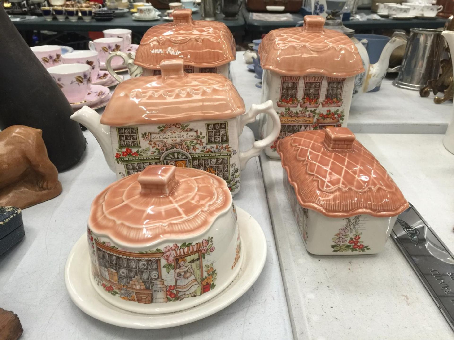 A QUANTITY OF SADLER KITCHEN CERAMICS TO INCLUDE A TEAPOT, STORAGE CANNISTERS, BUTTER DISH AND