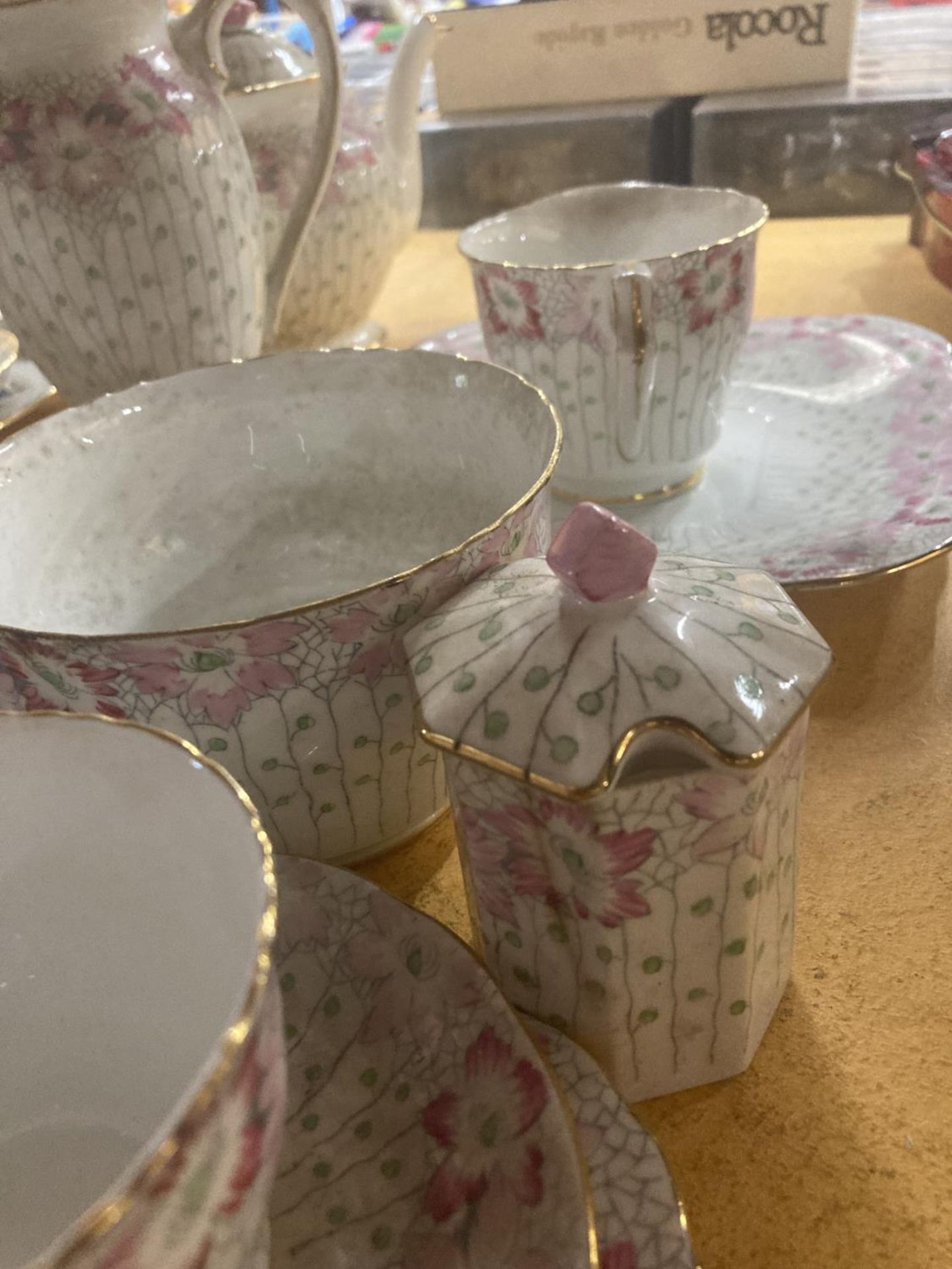 A DELPHINE CHINA TEA AND COFFEE SET IN A PALE PINK FLORAL PATTERN TO INCLUDE A TEA POT, COFFEE - Image 5 of 6
