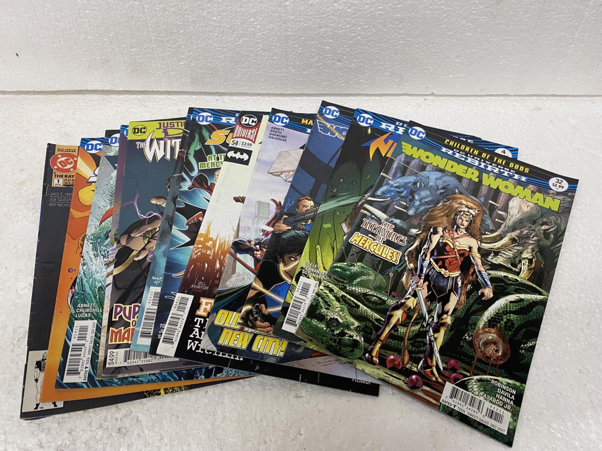 TWELVE MIXED DC COMICS BRONZE - MODERN AGE, WONDERWOMAN ETC