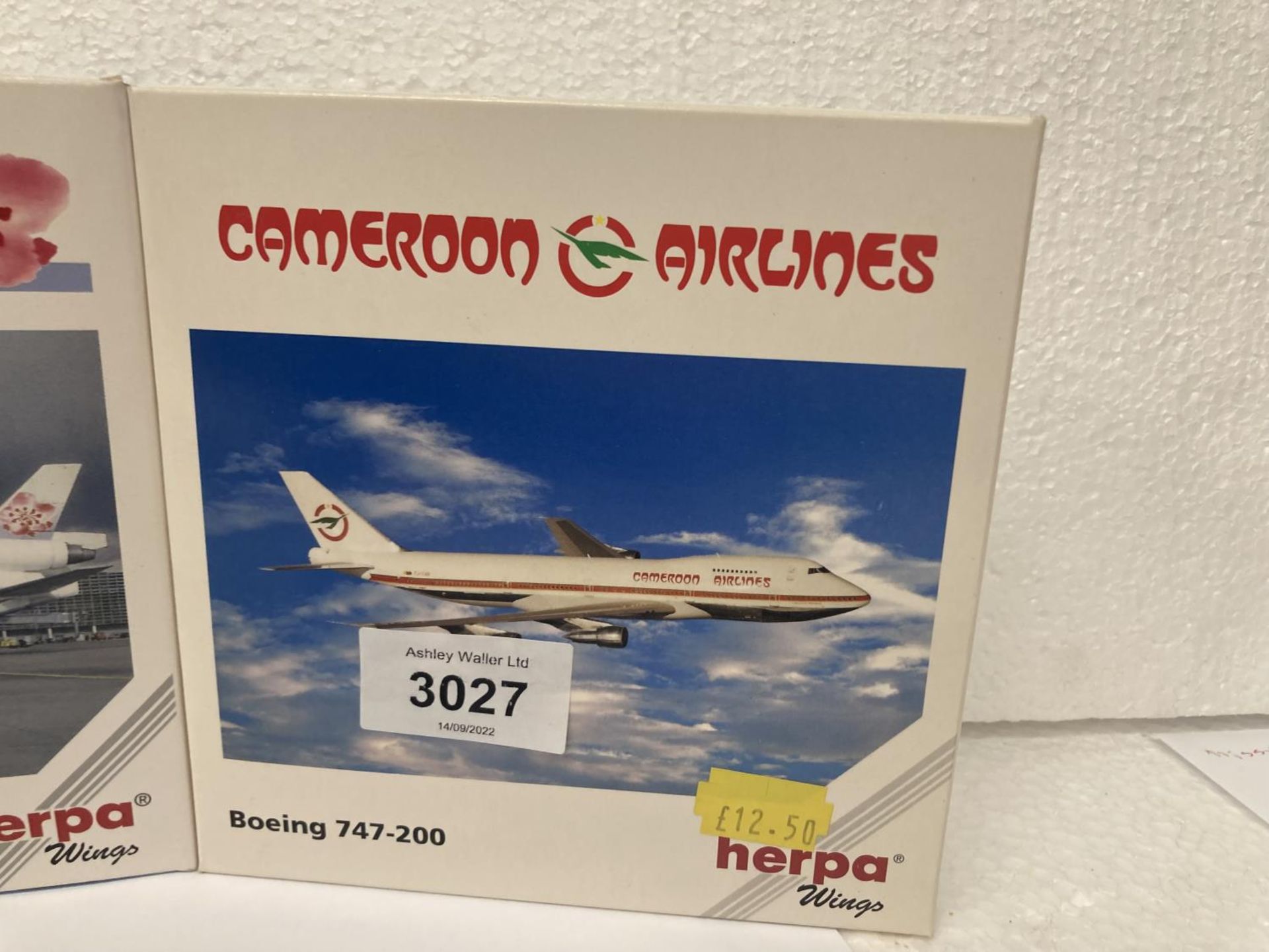 A COLLECTION OF FOUR COLLECTOR'S AEROPLANES TO INCLUDE CAMEROON AIRLINES BOEING 747-200 NO. - Image 5 of 7