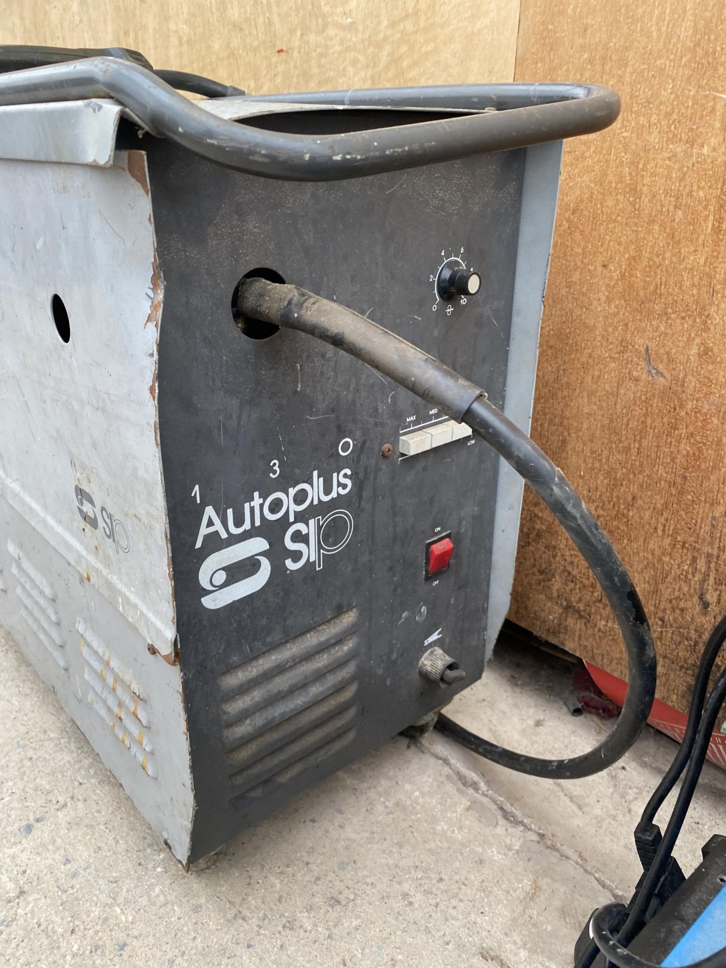 AN AUTOPLUS SP 130 MIG WELDER - Image 2 of 4