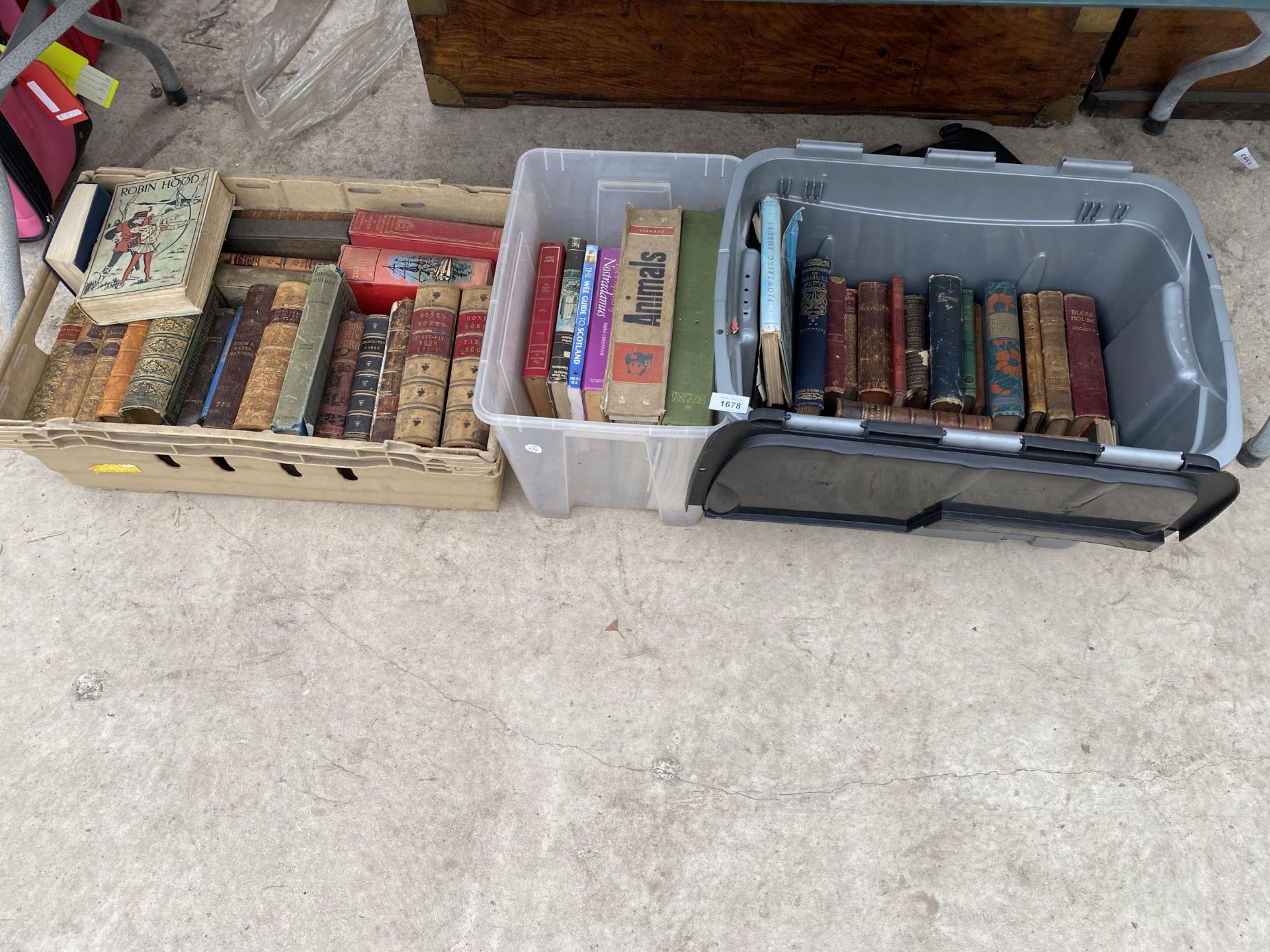 AN ASSORTMENT OF VINTAGE HARDBACK BOOKS