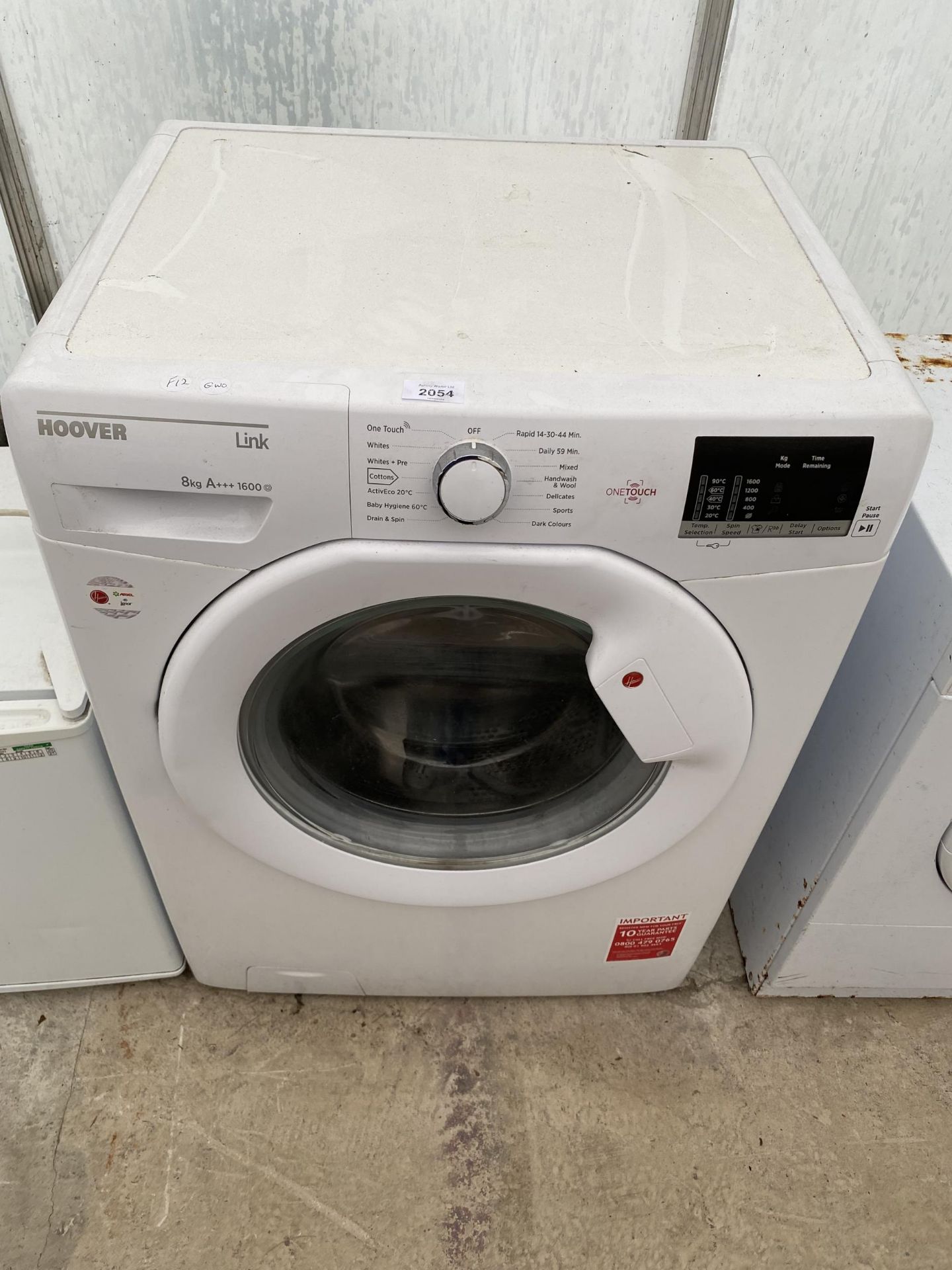 A WHITE HOOVER 8KG WASHING MACHINE BELIEVED IN WORKING ORDER BUT NO WARRANTY