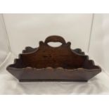 AN EARLY 19TH CENTURY CHESTNUT CUTLERY TRAY