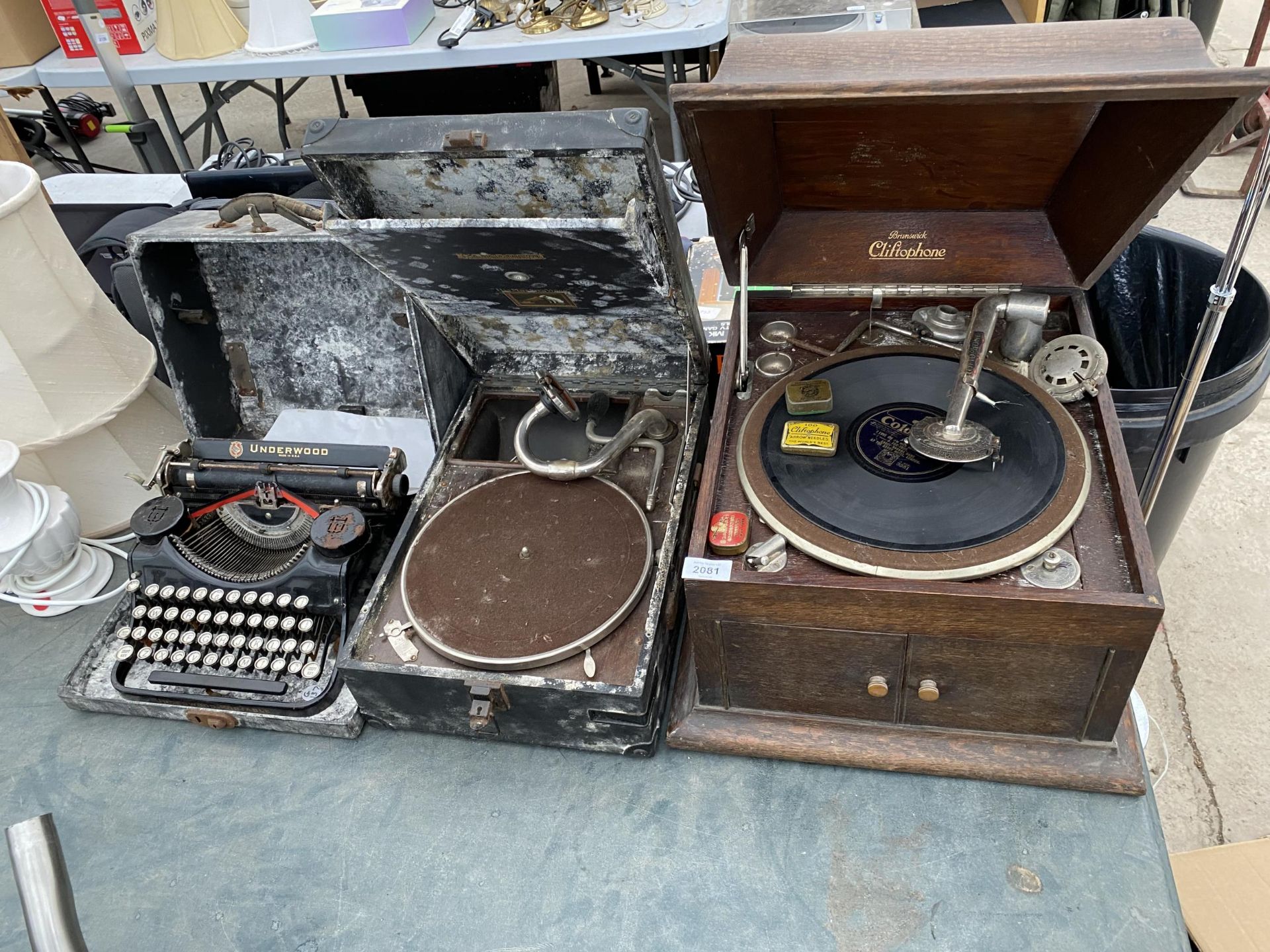 A VINTAGE BRUNSWICK CLIFTOPHONE, A VINTAGE HMV GRAMAPHONE AND A VINTAGE UNDERWOOD TYPEWRITER