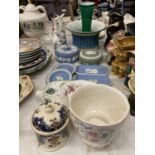 A QUANTITY OF WEDGWOOD JASPERWARE TO INCLUDE TRINKET BOXES AND PINTRAYS, PLUS PLANTERS, VASES, ETC