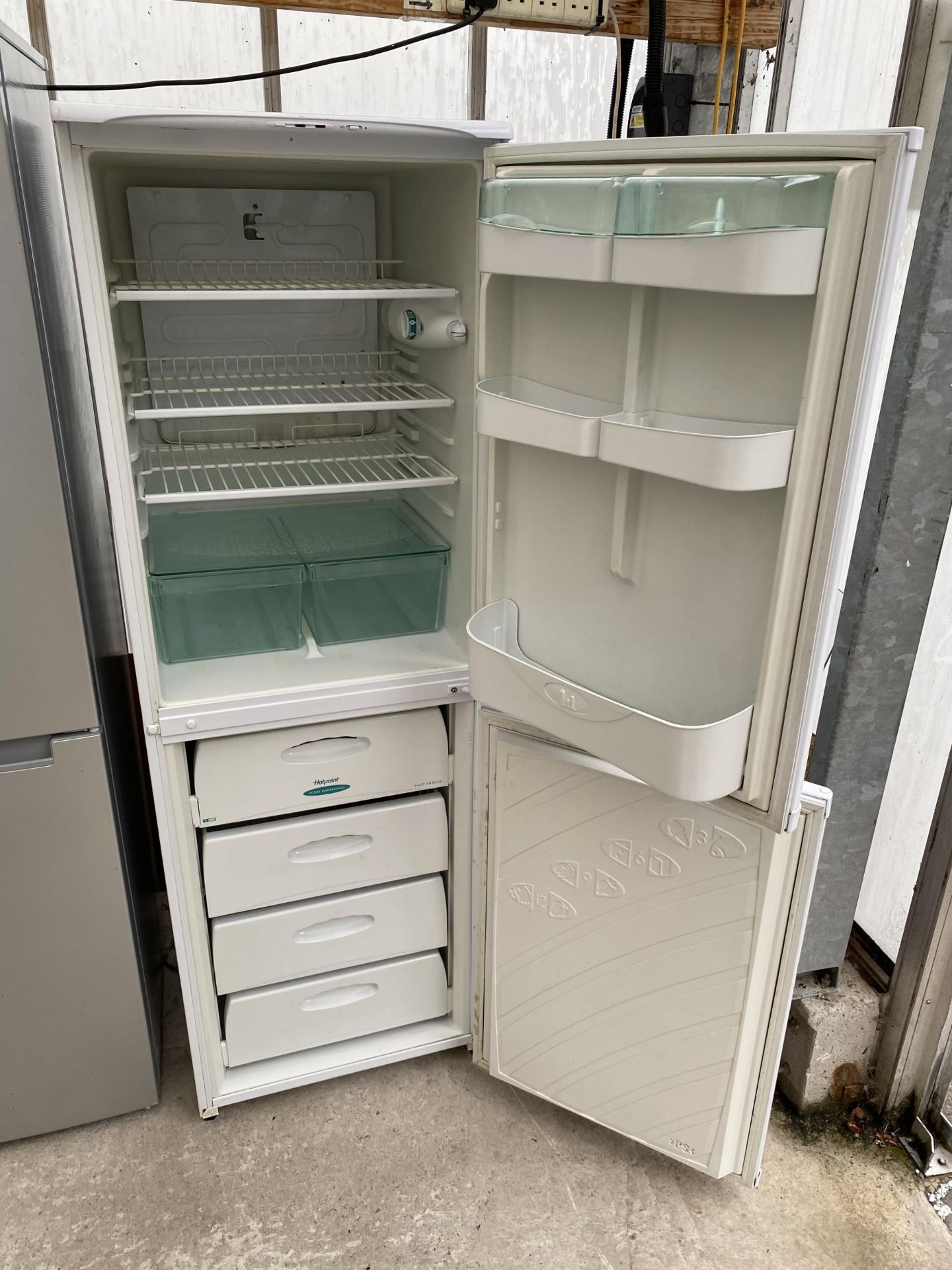 A WHITE HOTPOINT ICED DIAMOND UPRIGHT FRIDGE FREEZER - Image 2 of 2