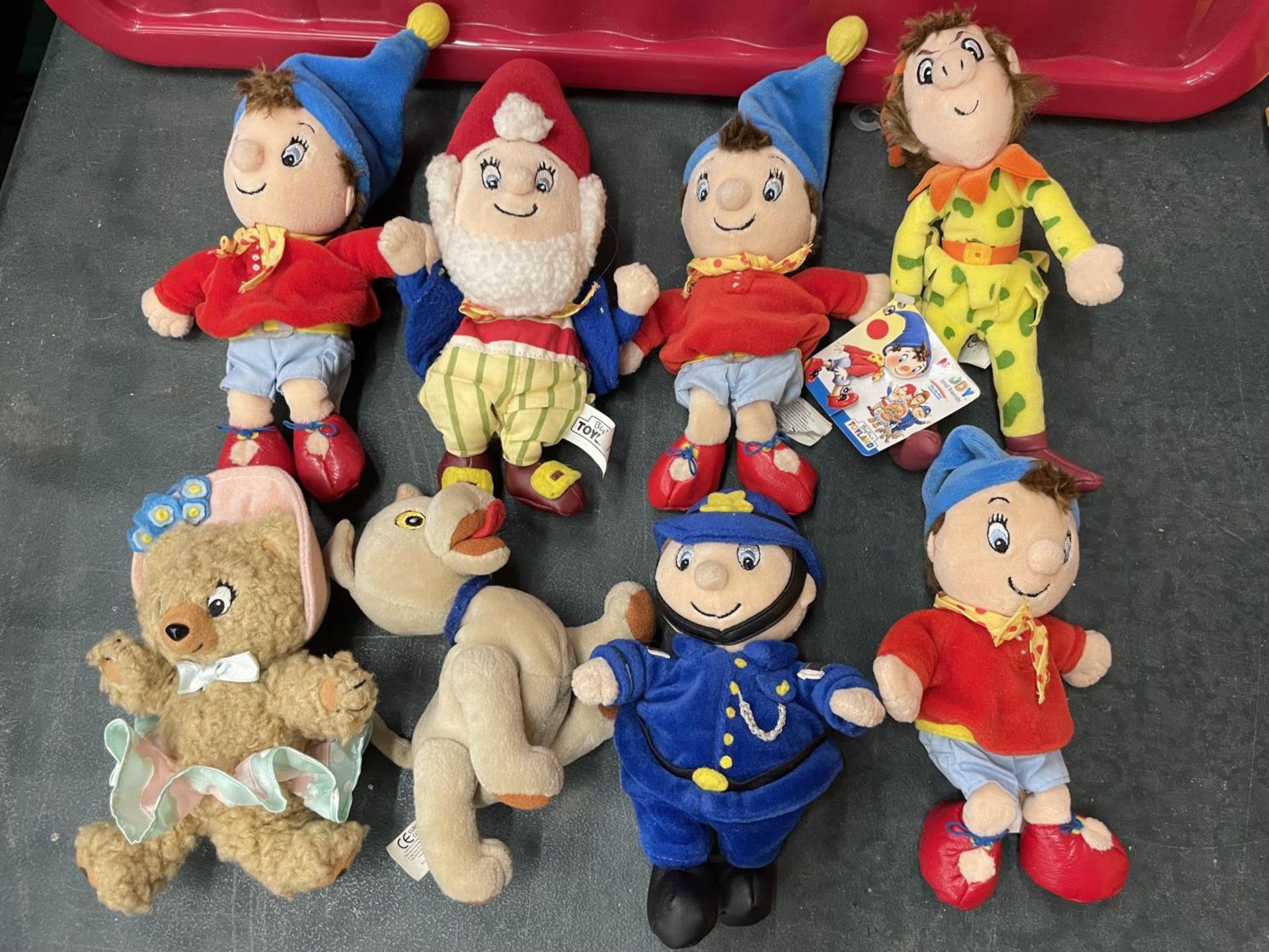 EIGHT BLYTONS TOYLAND SOFT FIGURES TO INCLUDE NODDY, BIG EARS, SLY, PLOD ETC